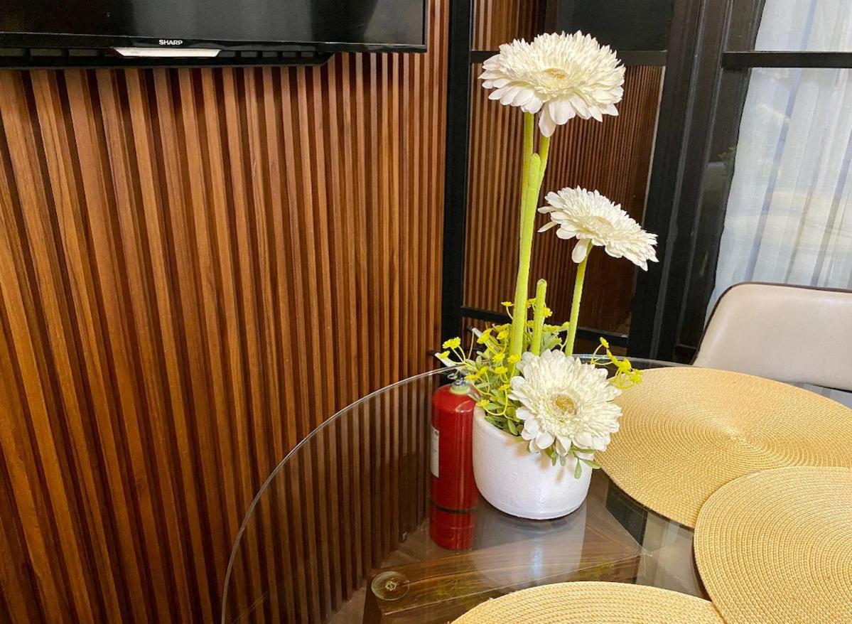 Air T1 Amazing Makati Luxury 66 Sq M 300mbps Fast Manila