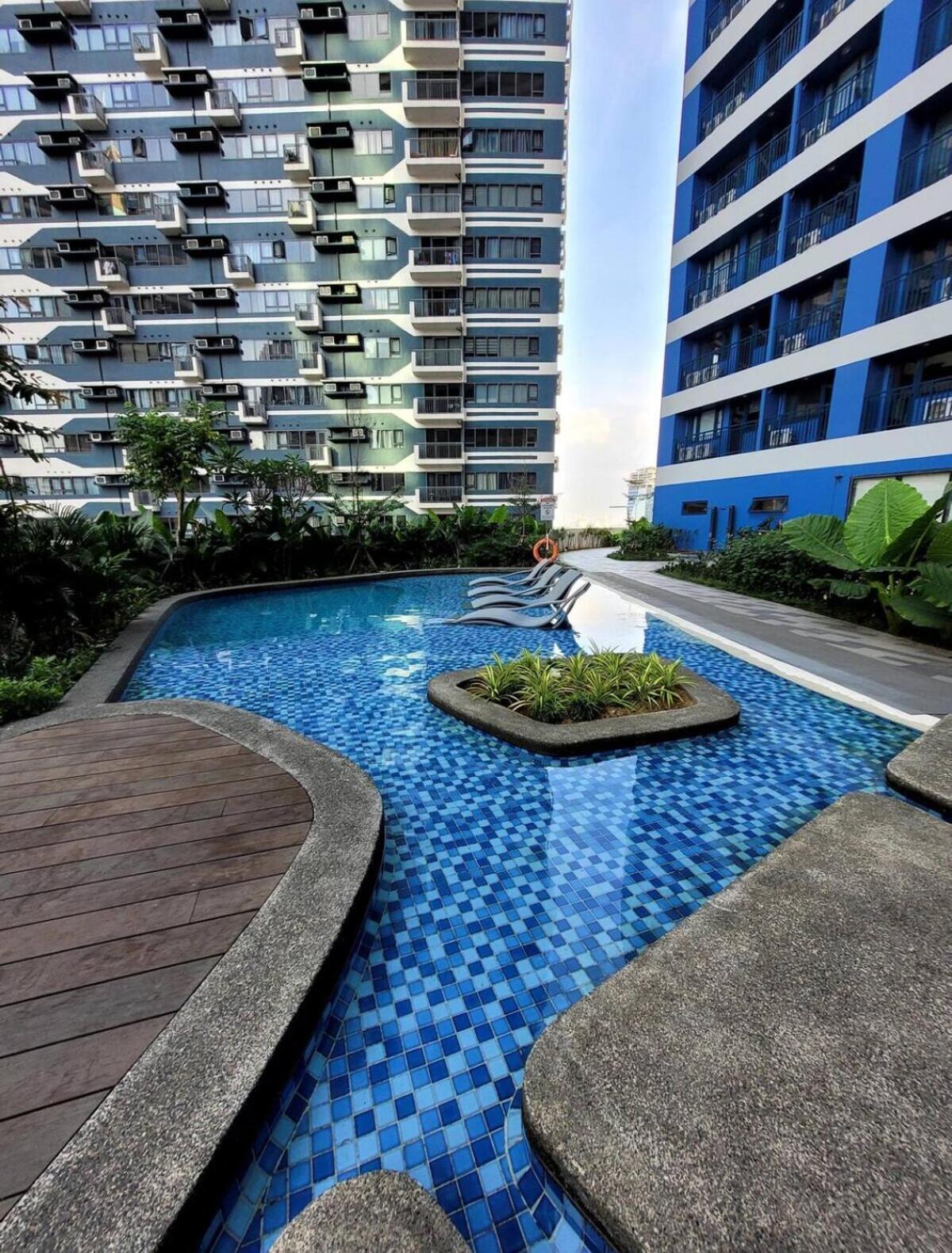 Air T1 Amazing Makati Luxury 66 Sq M 300mbps Fast Apartment