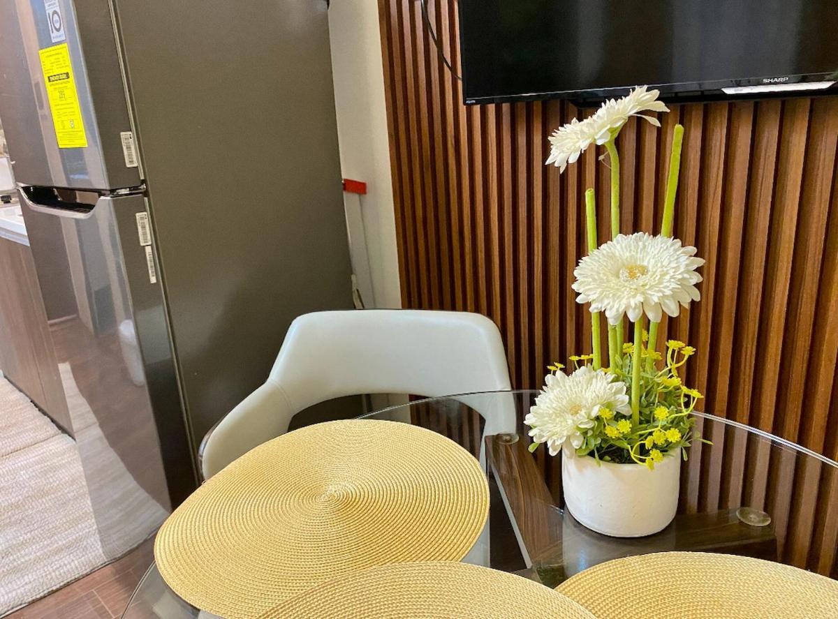 Air T1 Amazing Makati Luxury 66 Sq M 300mbps Fast * Manila