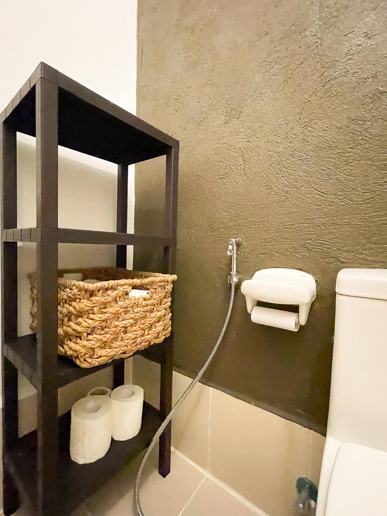 Houzz 1548 By Houzztelity Aparthotel Taguig