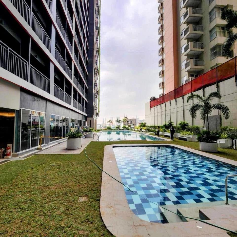 Modern Makati With Balcony & Cityscape Views Apartment *