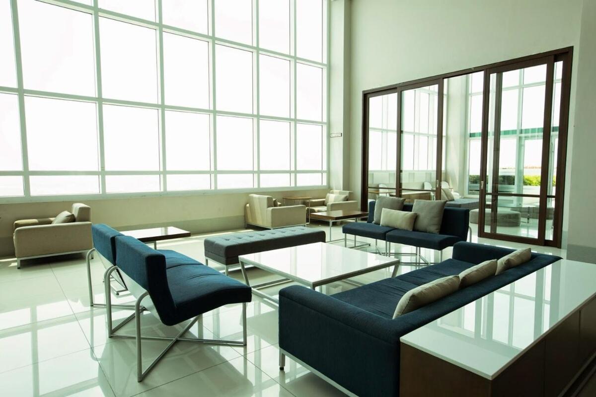 Apartment Tower 1 Rm 305 Free Parking, Free Pool, Balcony, 1bedroom 4 Beds Manila