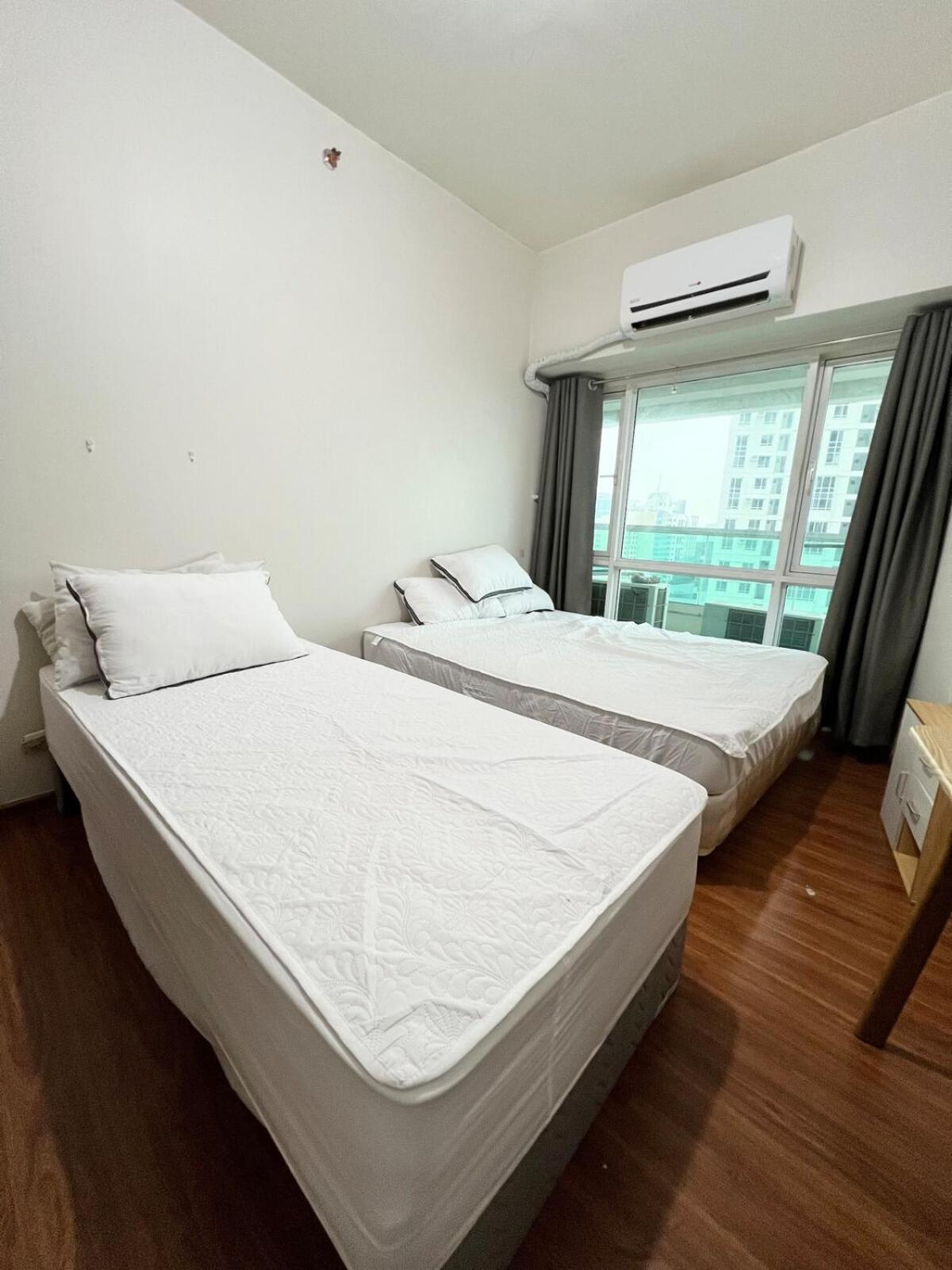 Apartment Tower 1 Rm 305 Free Parking, Free Pool, Balcony, 1bedroom 4 Beds *