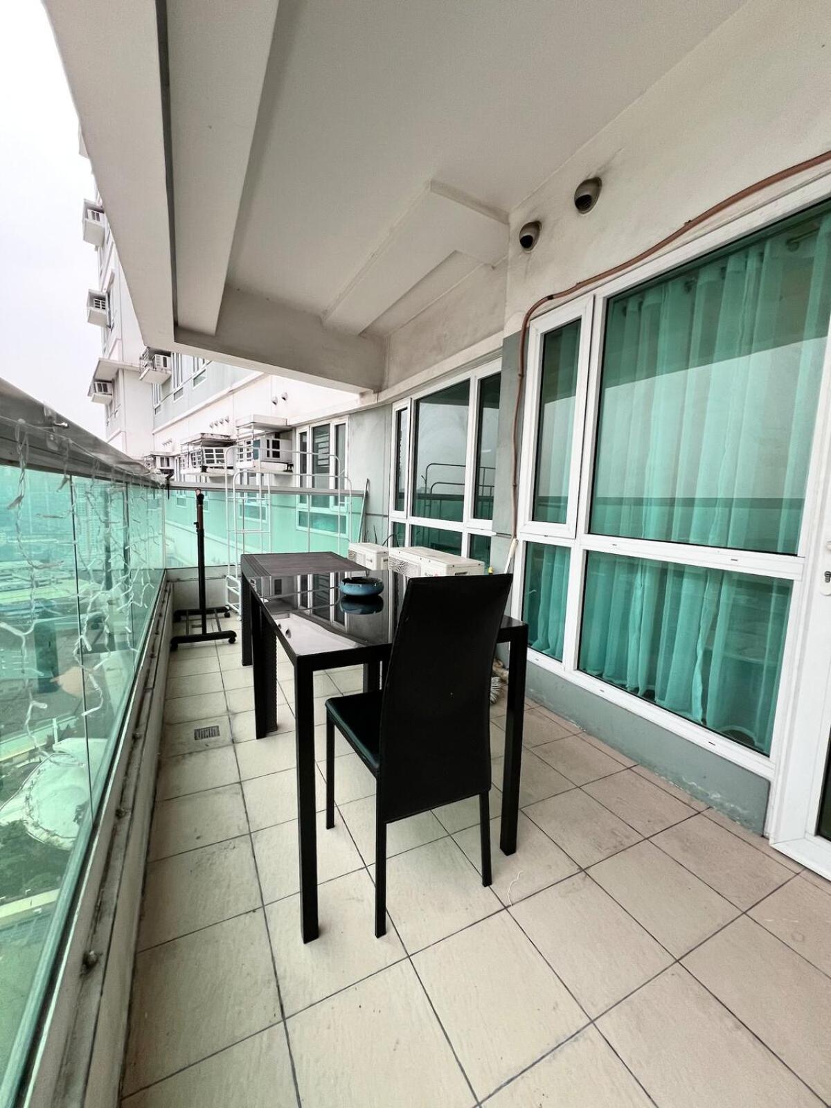 Apartment Tower 1 Rm 305 Free Parking, Free Pool, Balcony, 1bedroom 4 Beds *