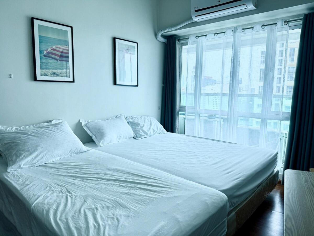 Tower 1 Rm 305 Free Parking, Free Pool, Balcony, 1bedroom 4 Beds Apartment Manila