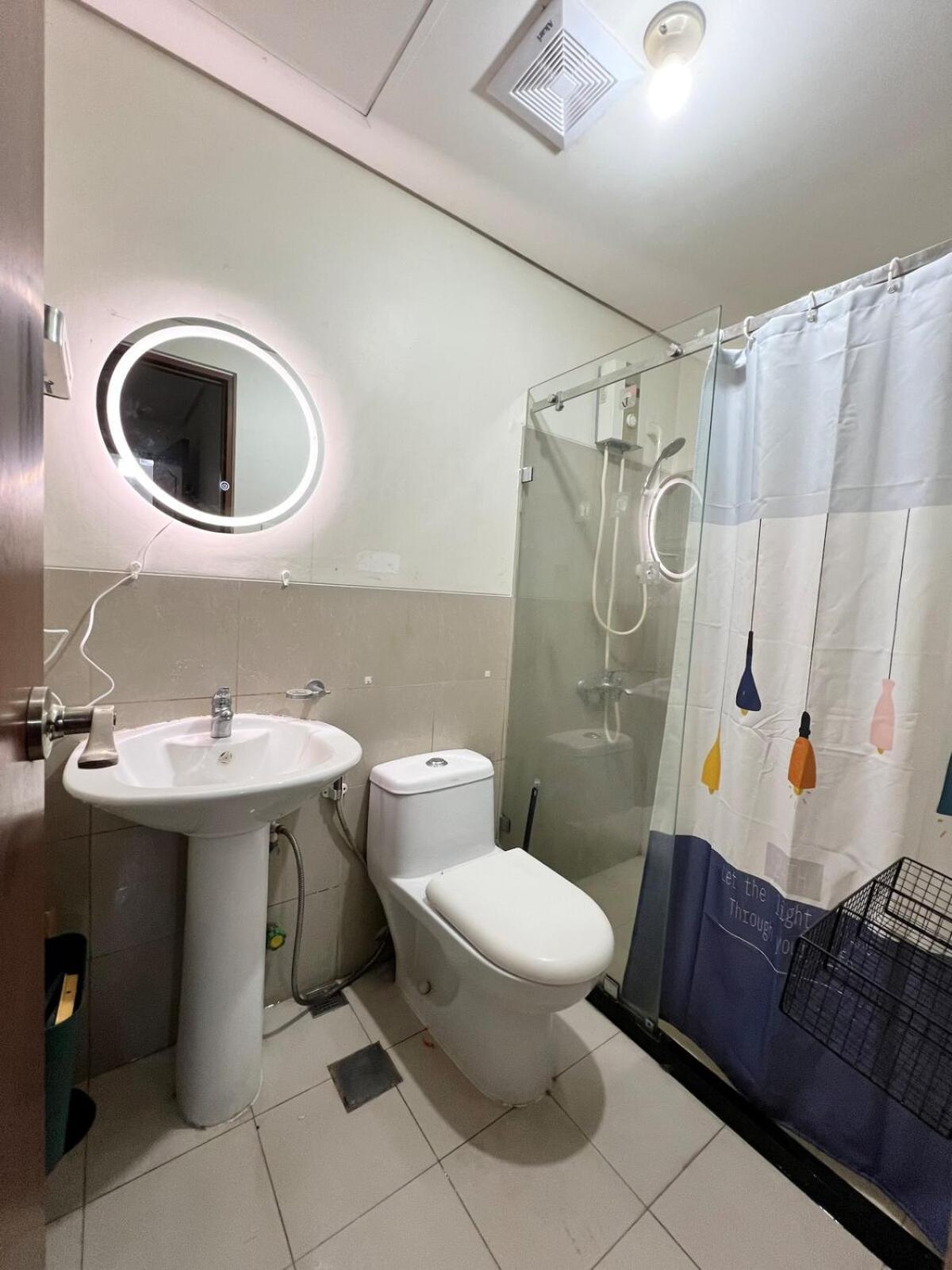 Apartment Tower 1 Rm 305 Free Parking, Free Pool, Balcony, 1bedroom 4 Beds
