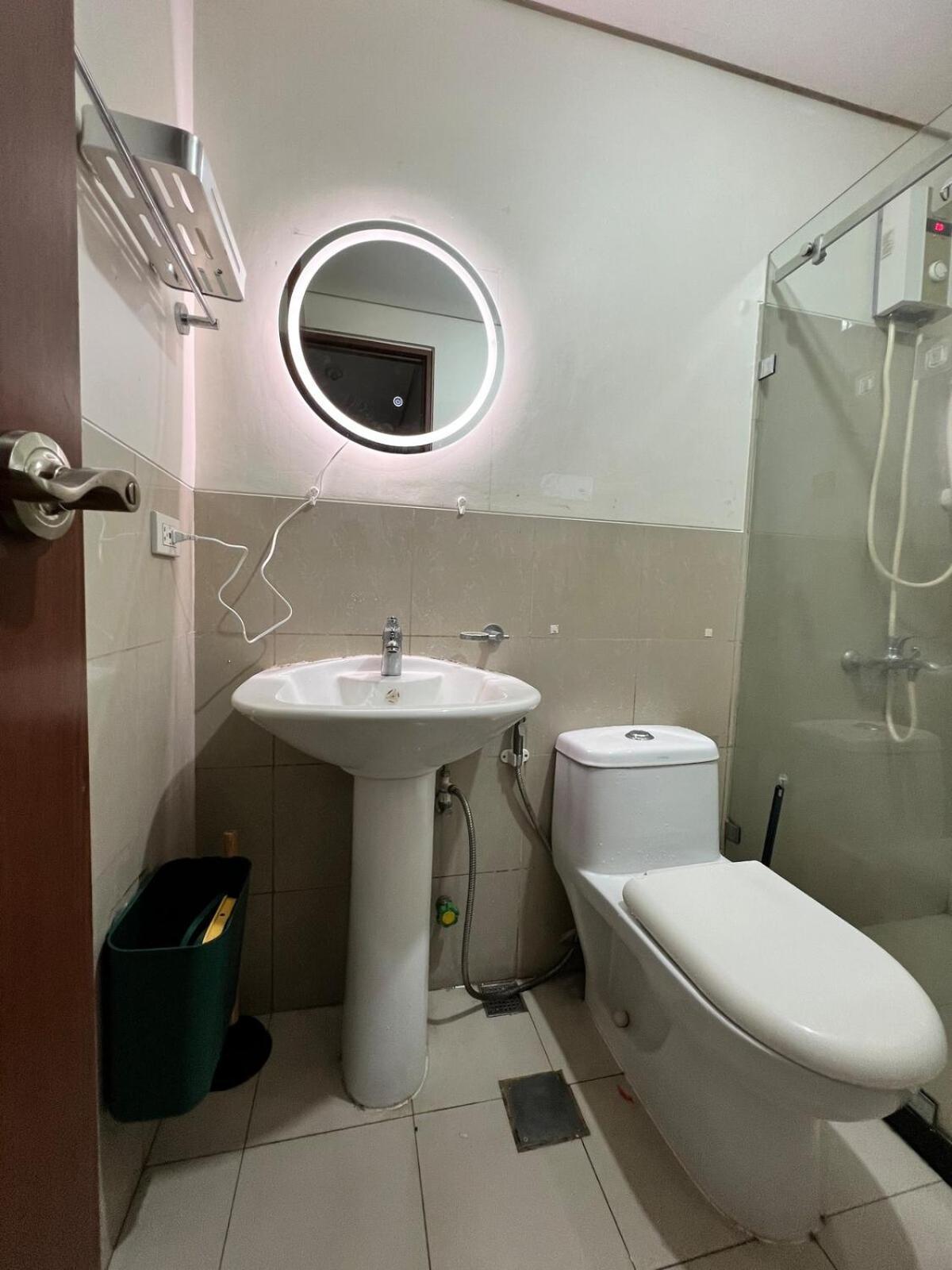 Tower 1 Rm 305 Free Parking, Free Pool, Balcony, 1bedroom 4 Beds Apartment Manila