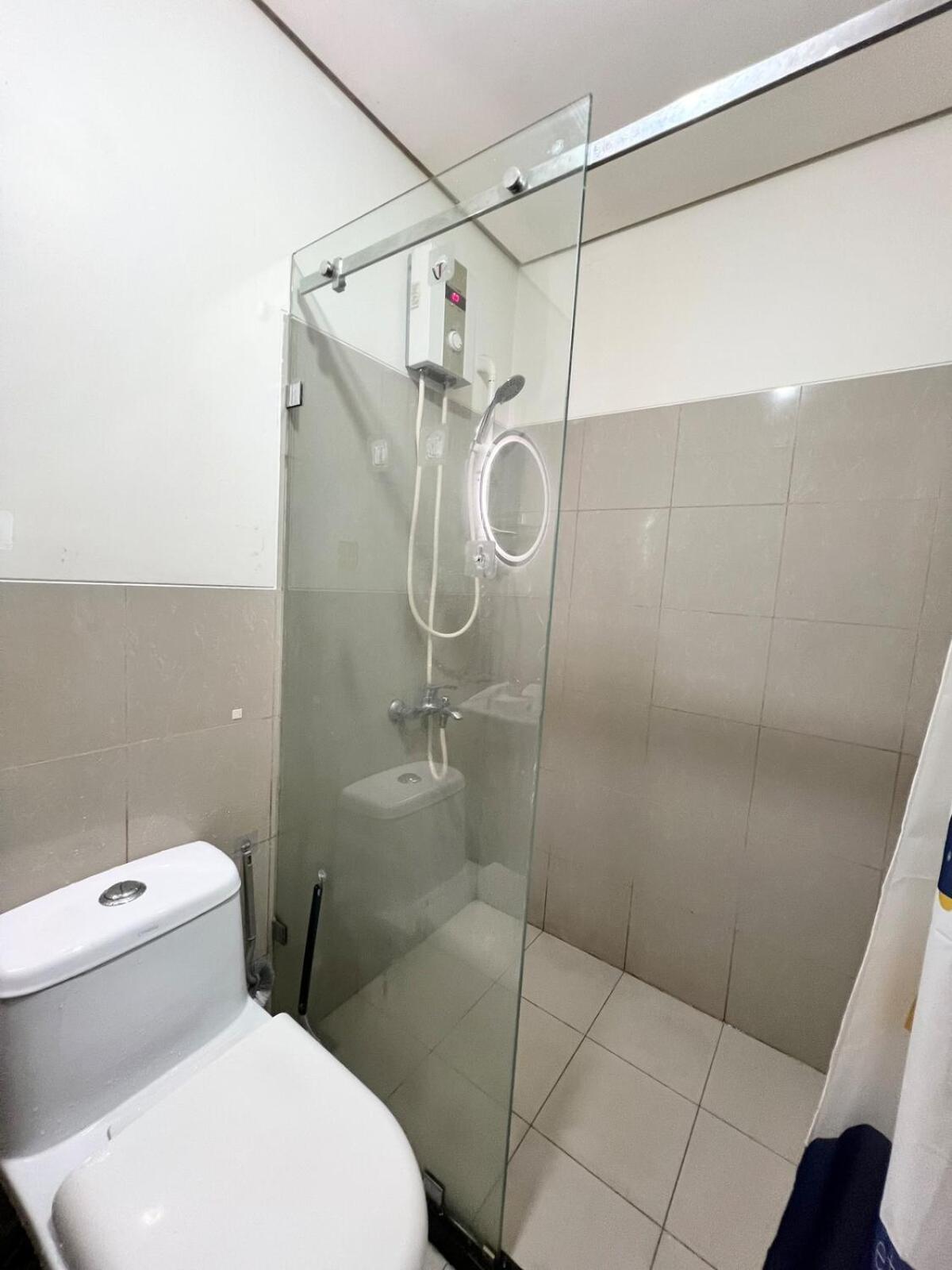 Apartment Tower 1 Rm 305 Free Parking, Free Pool, Balcony, 1bedroom 4 Beds Manila