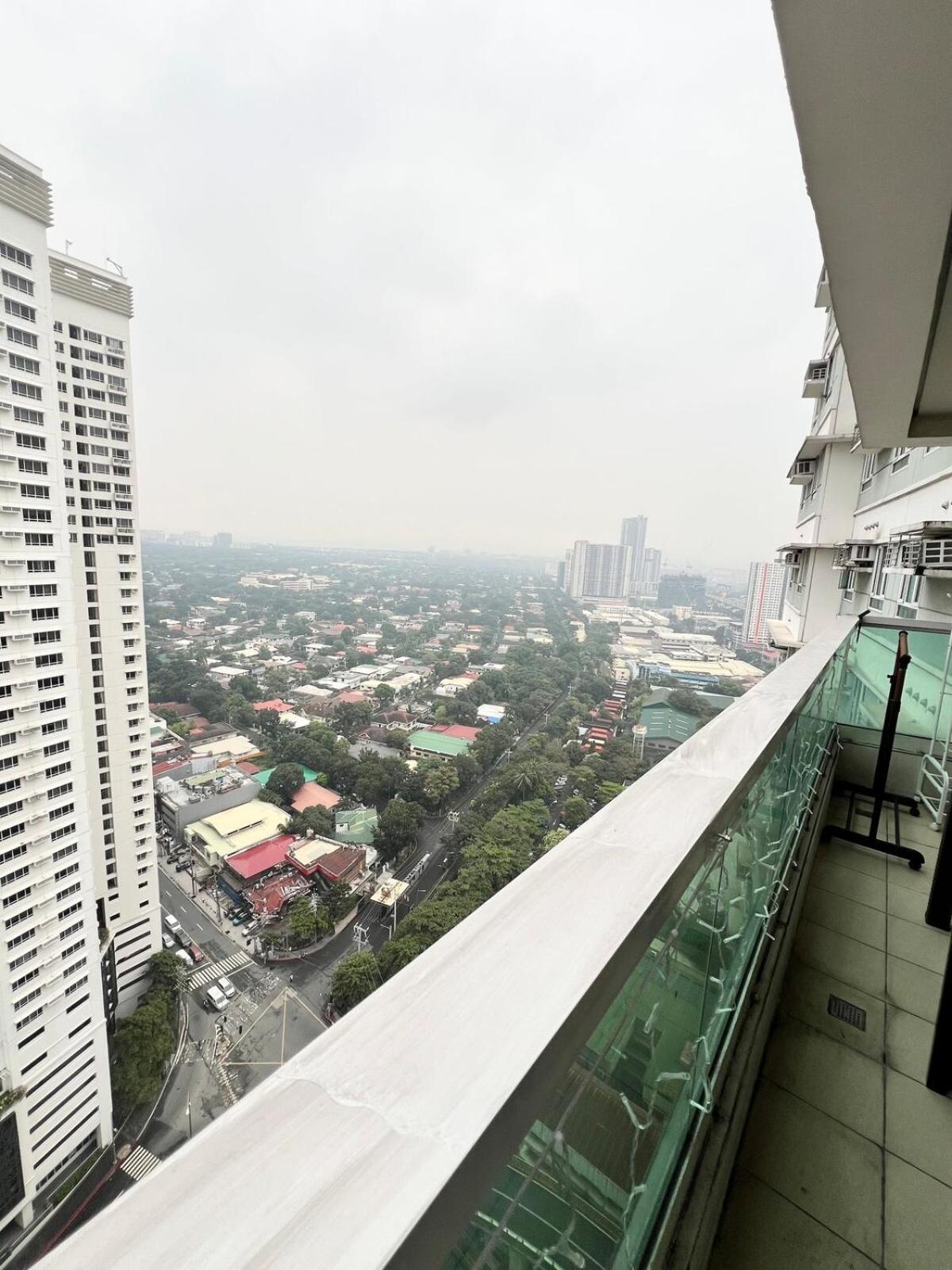 Tower 1 Rm 305 Free Parking, Free Pool, Balcony, 1bedroom 4 Beds Apartment
