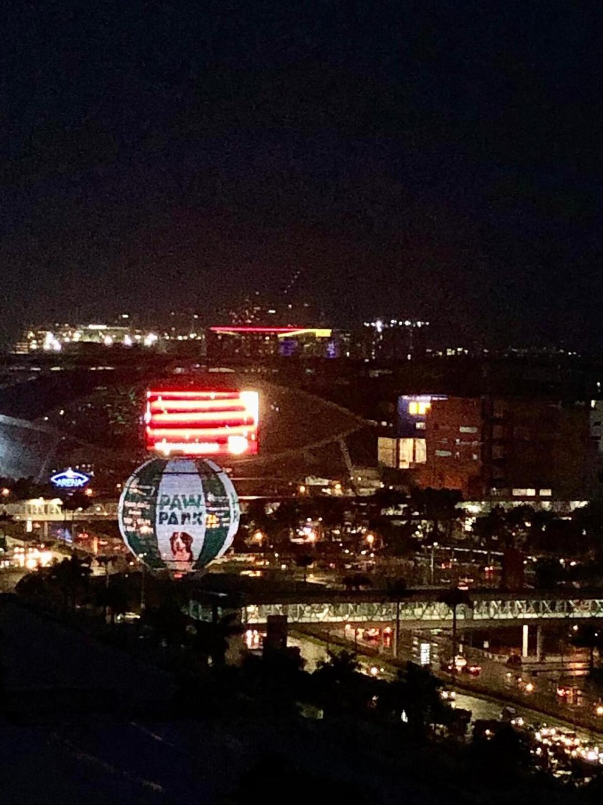 Apartment 1br Room-stunning Moa View Fireworks Manila