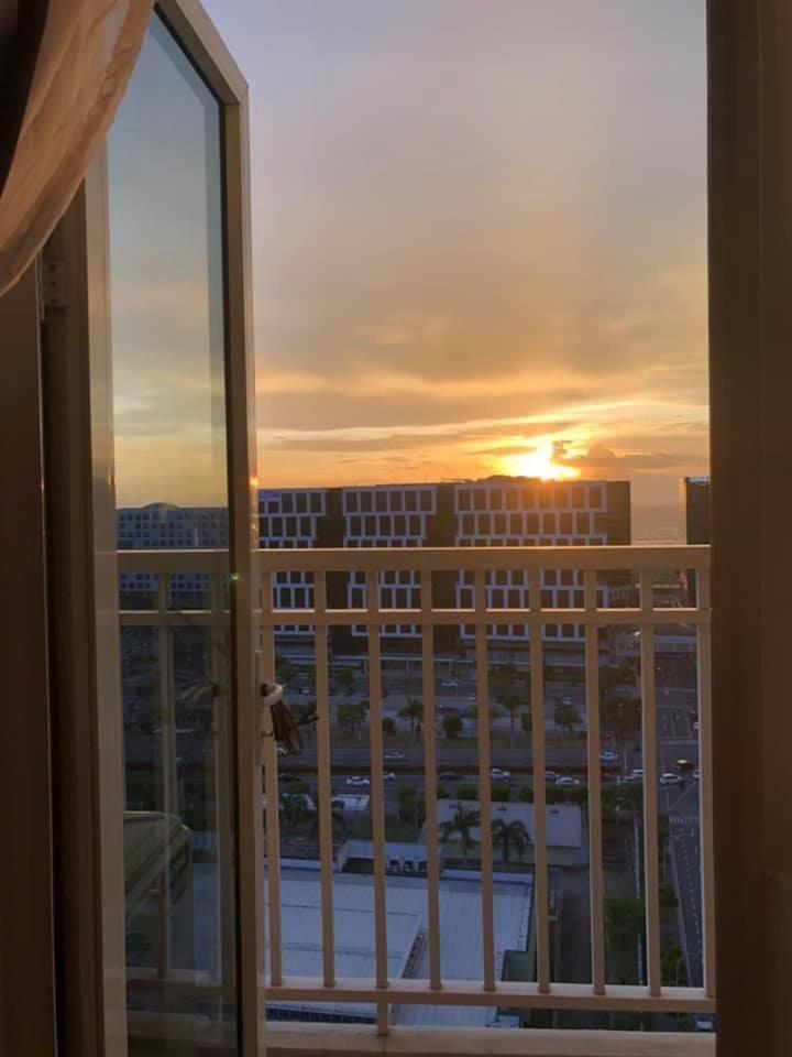 1br Room-stunning Moa View Fireworks Manila