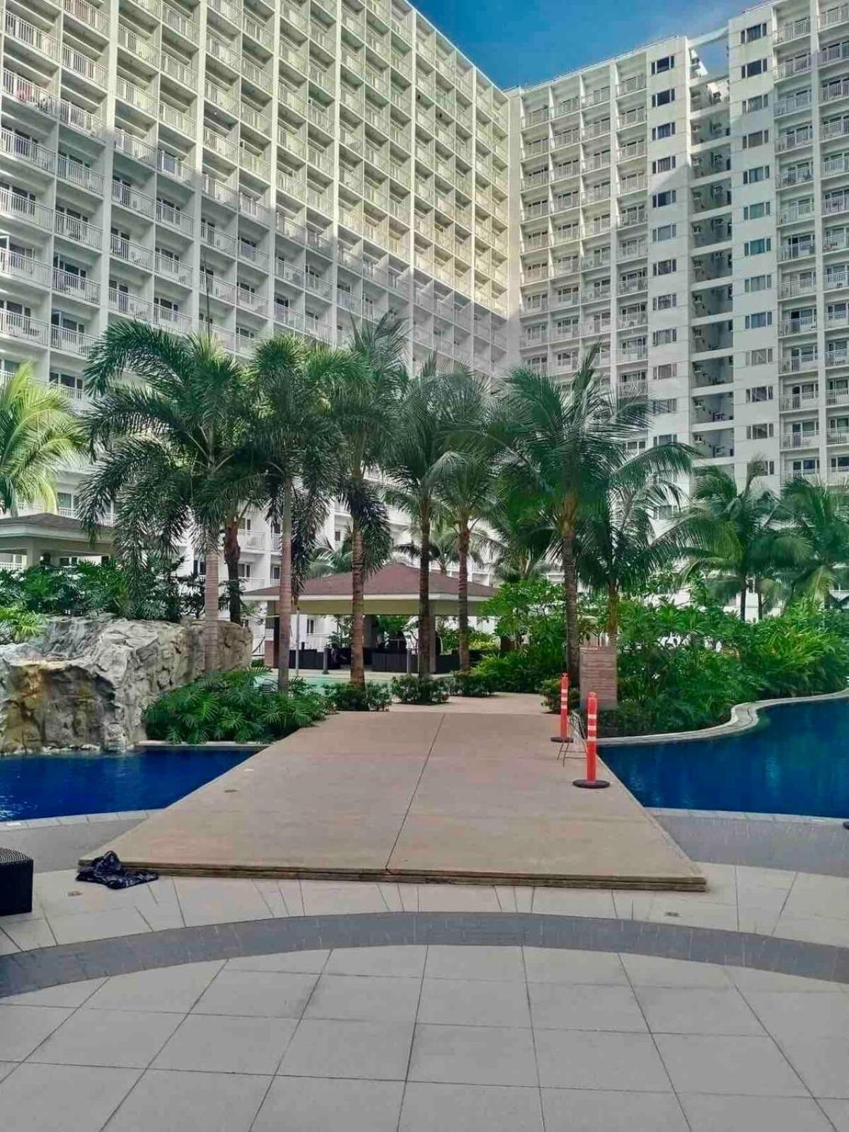 1br Room-stunning Moa View Fireworks Apartment Manila