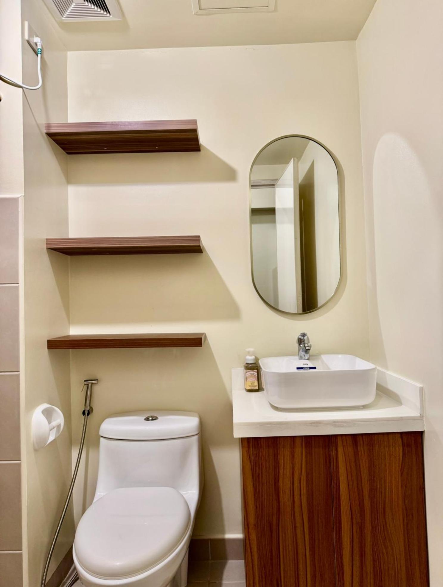 Apartment Cozy Unit Beside Solaire North Manila