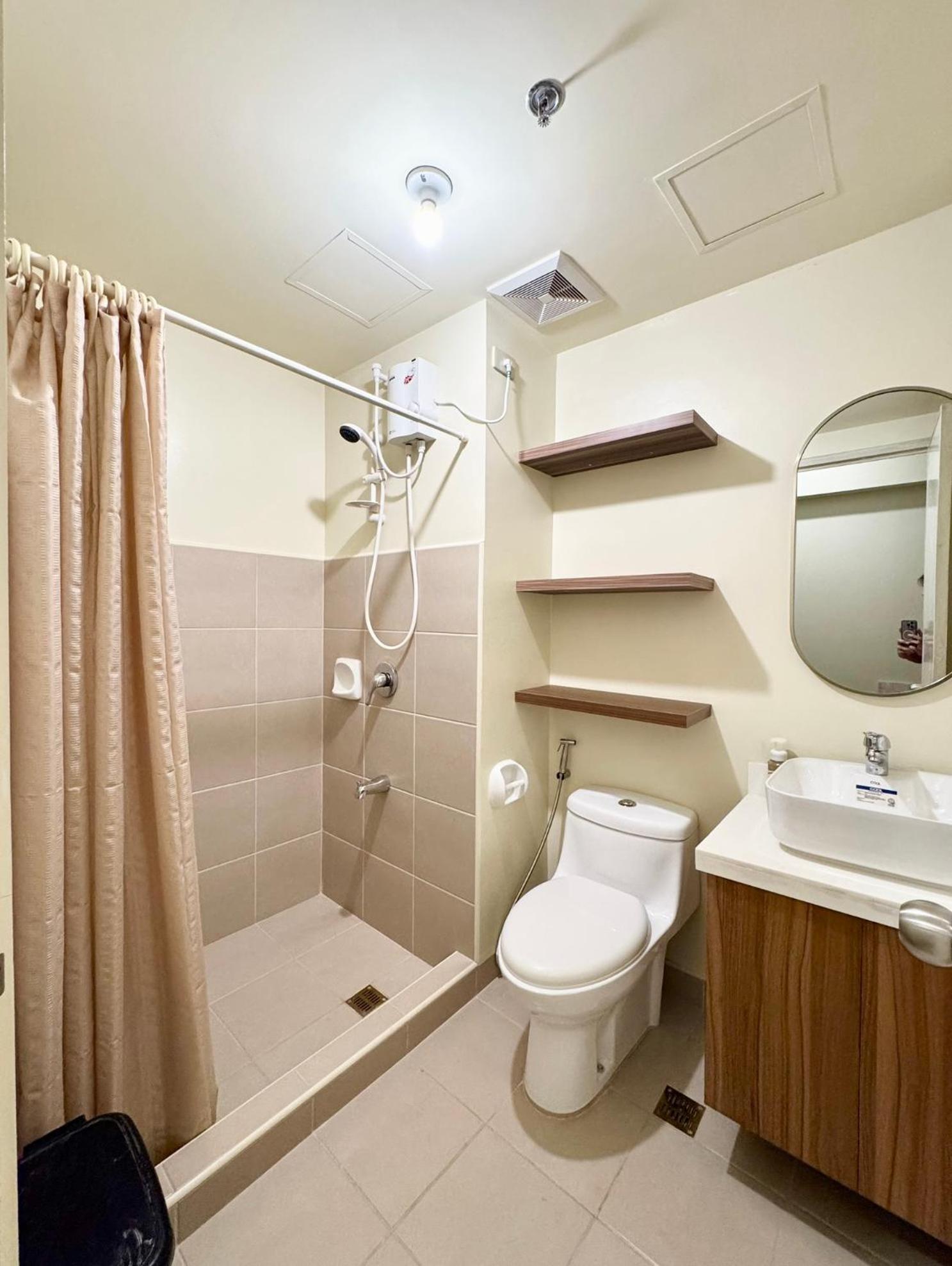 Cozy Unit Beside Solaire North Apartment
