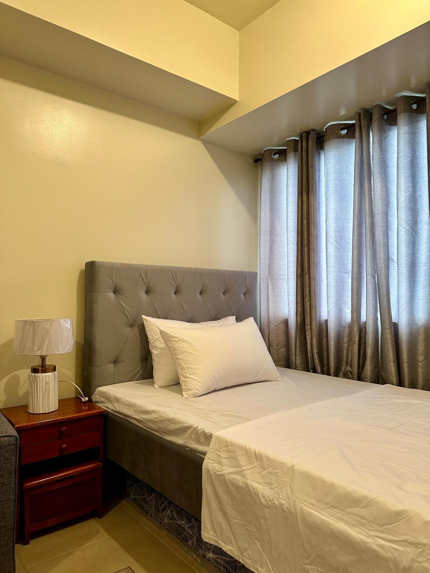 Cozy Unit Beside Solaire North Apartment