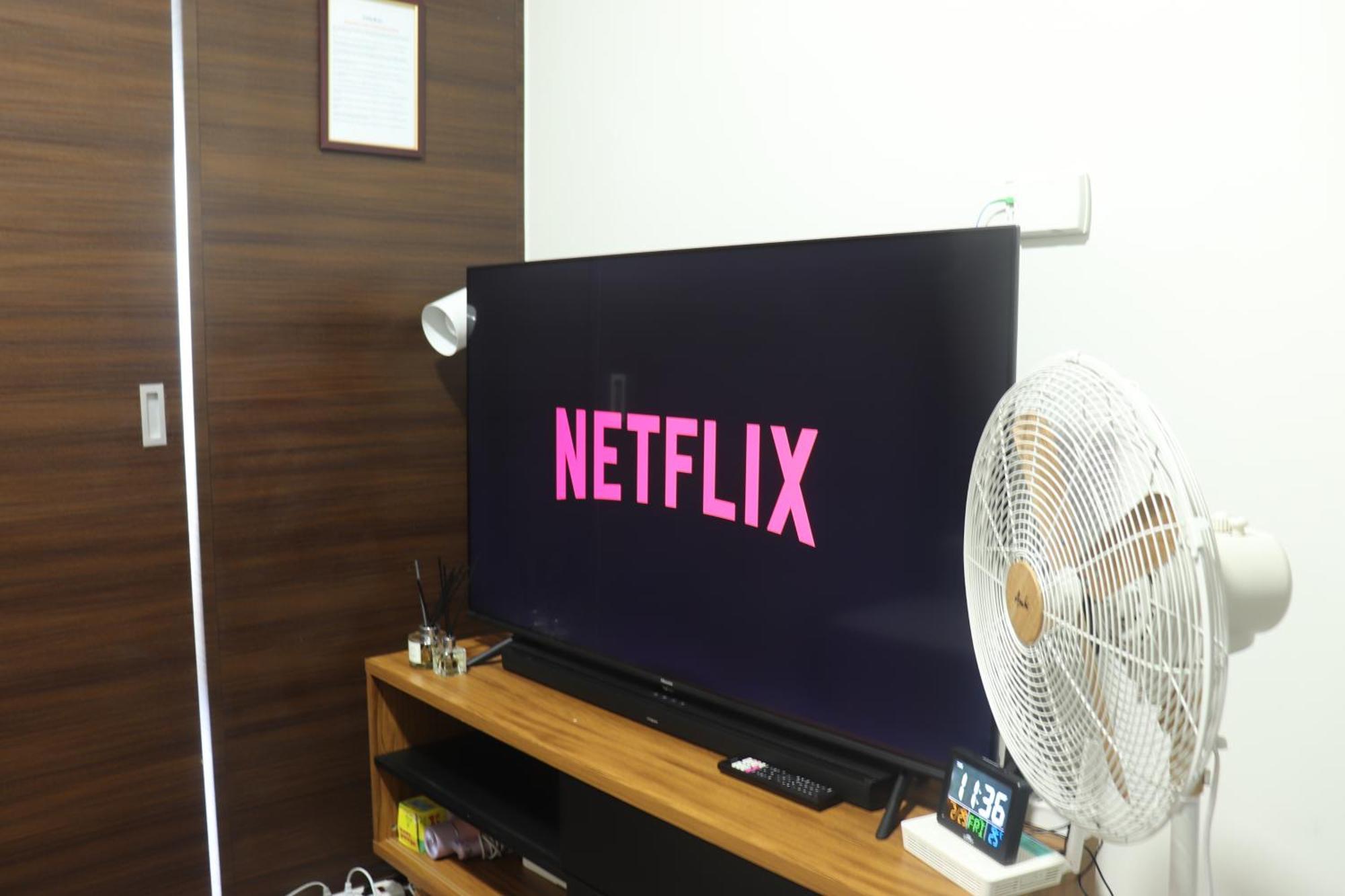 Cozy & Stylish Staycation And Netflix - Wifi And Pool Apartment