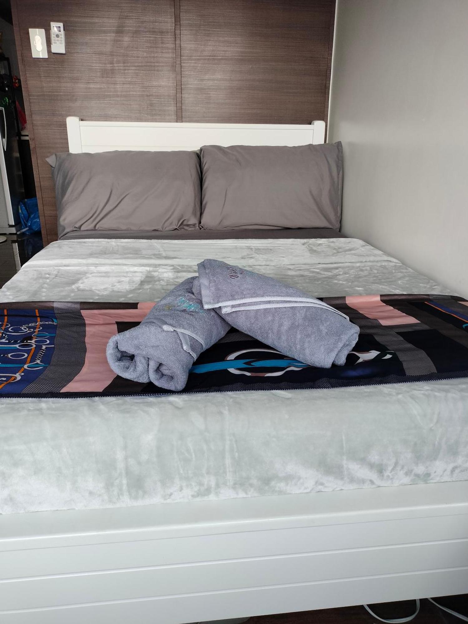 Cozy & Stylish Staycation And Netflix - Wifi And Pool *