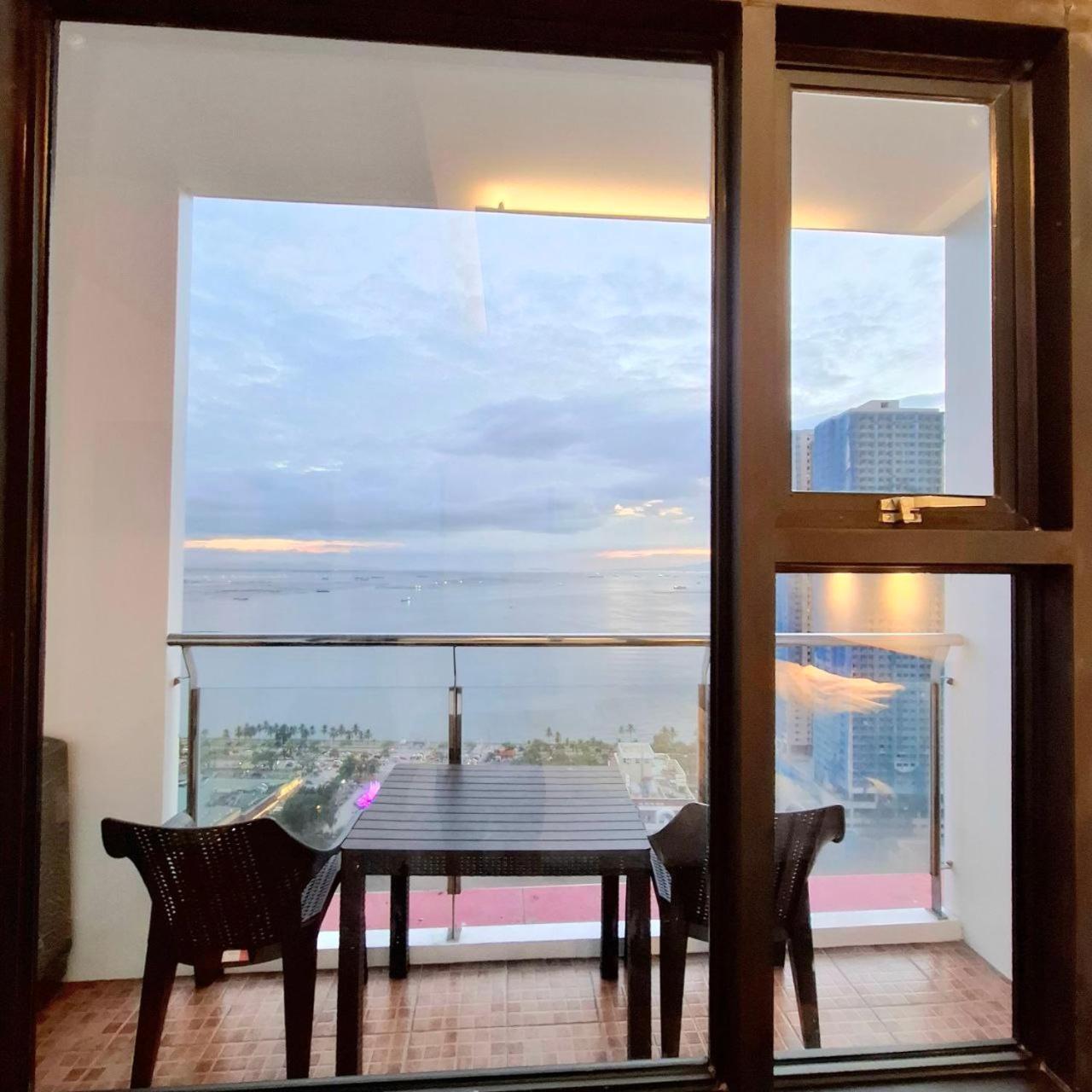 Bayview Luxury Condos: Poolside Balcony Retreats Manila