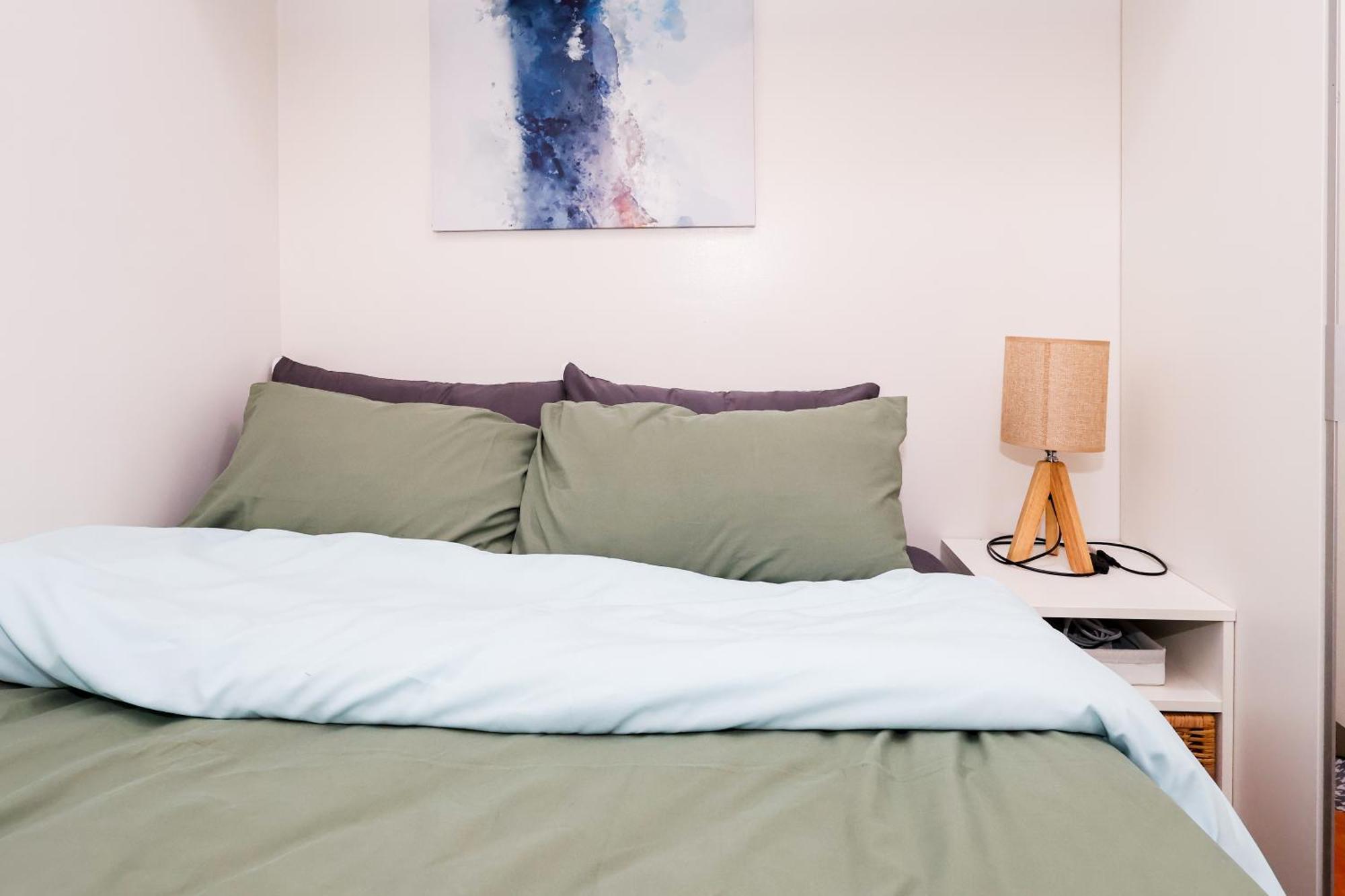 Charlie's Staycation At Coast Residences Apartment