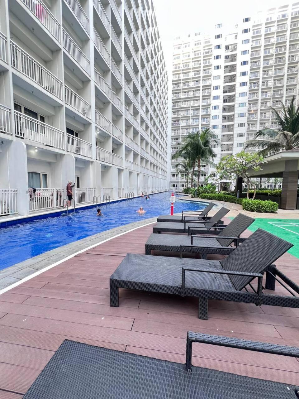 Unistay Shore 3 Pool View W Balcony Near Moa Hotel Manila