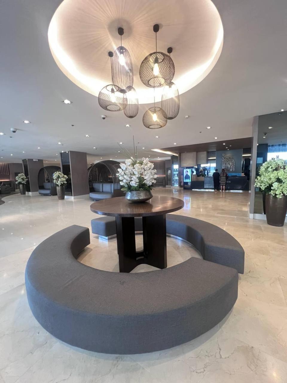 Apartment Unistay Shore Res With Bal Bay View Nr Moa Manila