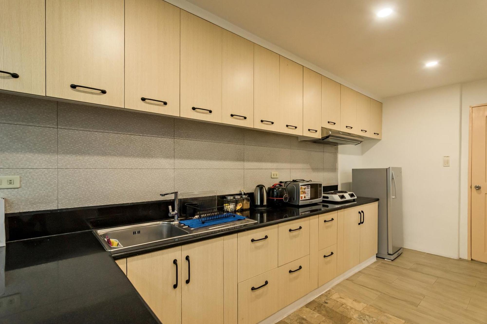 Modern 4br House With Billiards,ktv,wifi,netflix-10mins From Robinson Mall Holiday home