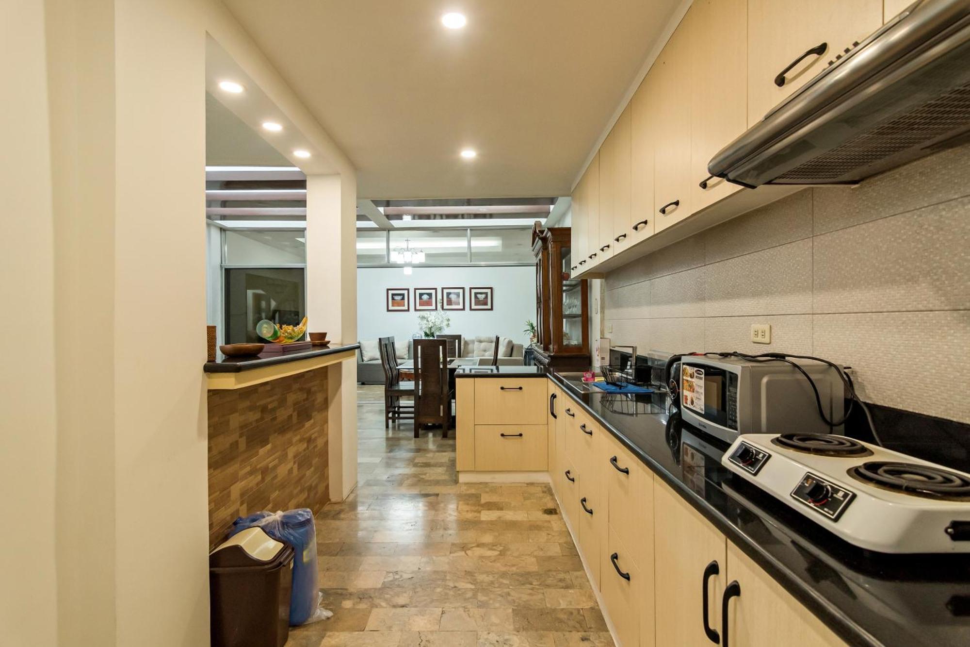 Modern 4br House With Billiards,ktv,wifi,netflix-10mins From Robinson Mall Holiday home
