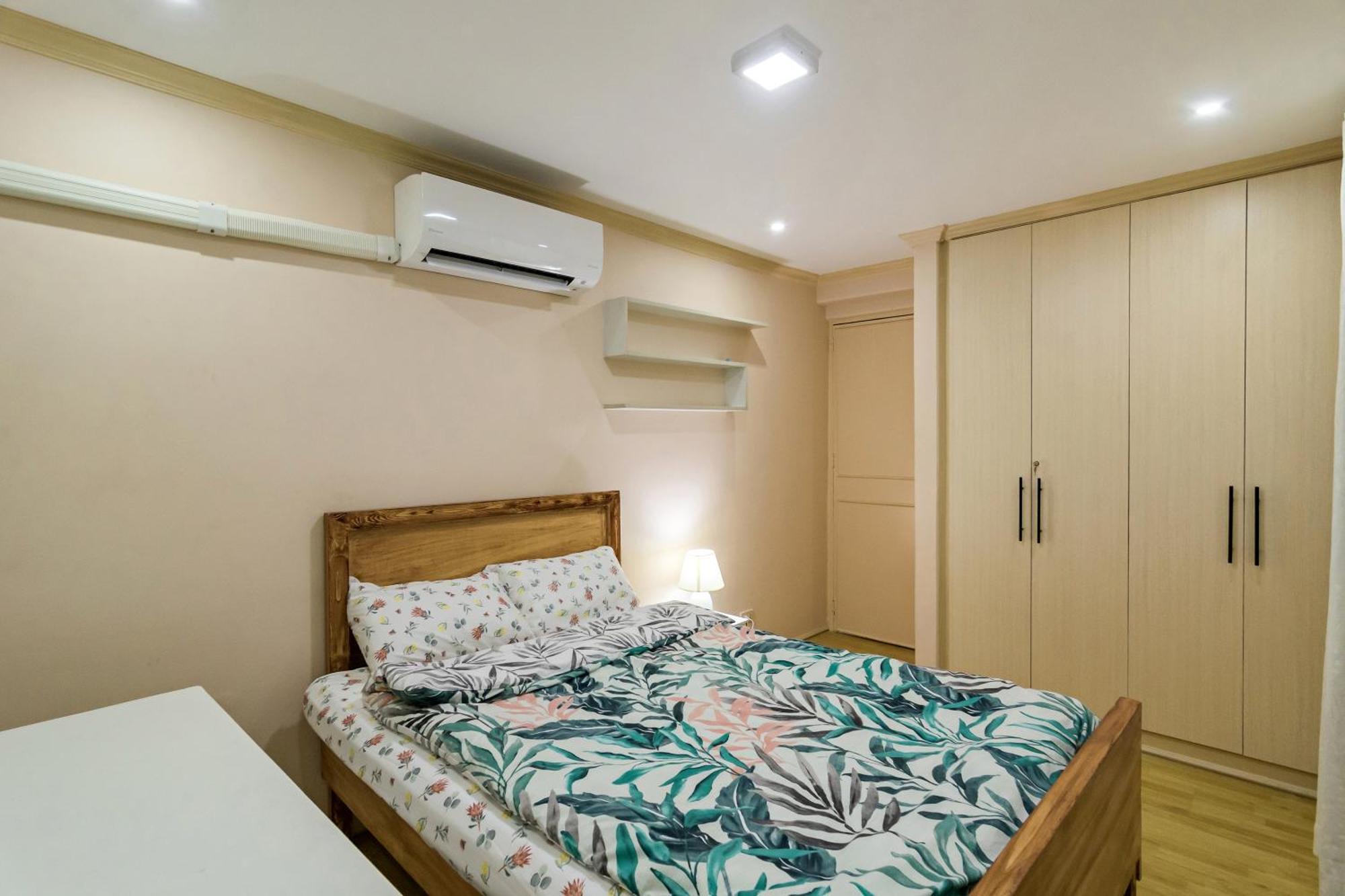 Modern 4br House With Billiards,ktv,wifi,netflix-10mins From Robinson Mall Holiday home Manila