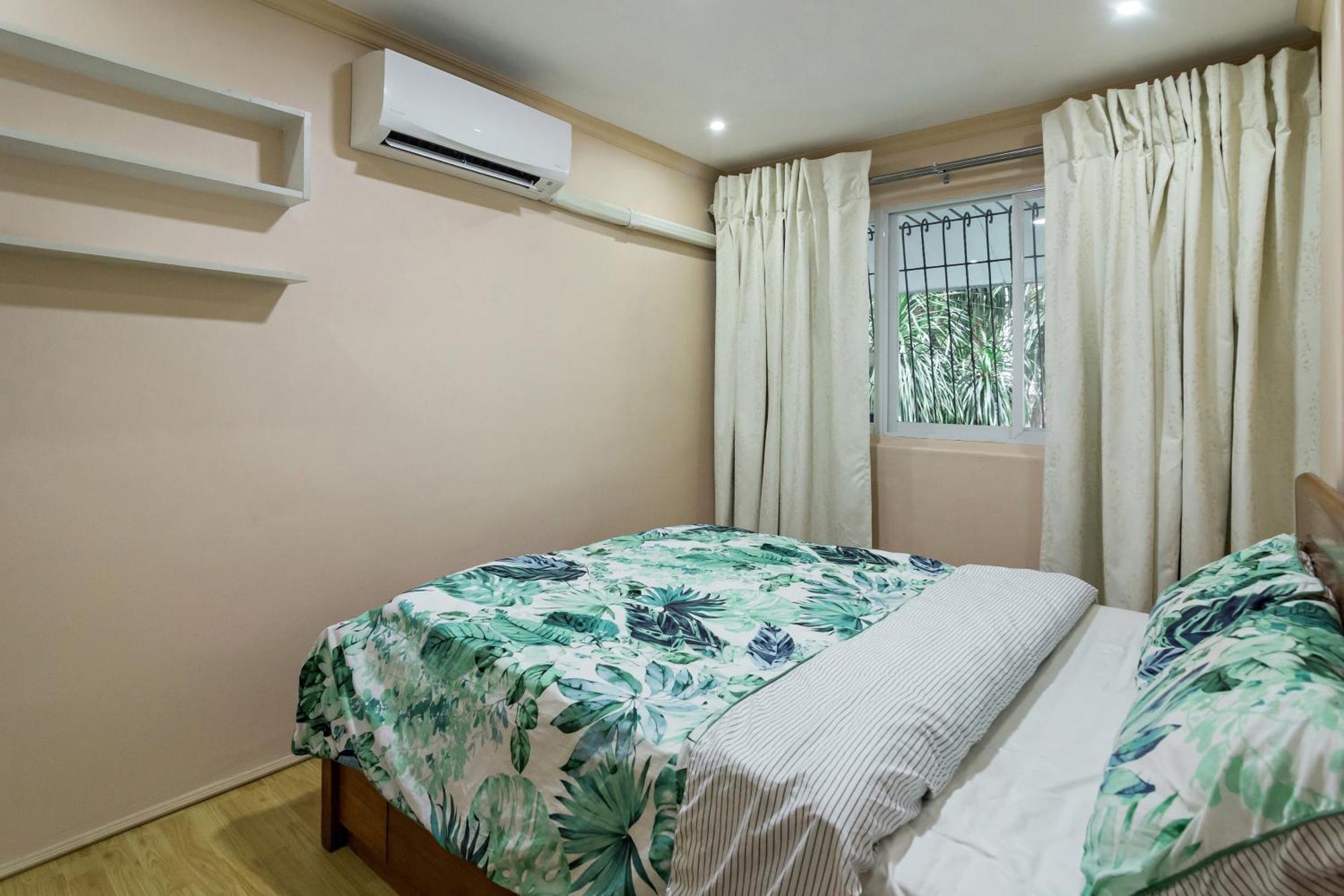 Modern 4br House With Billiards,ktv,wifi,netflix-10mins From Robinson Mall * Manila