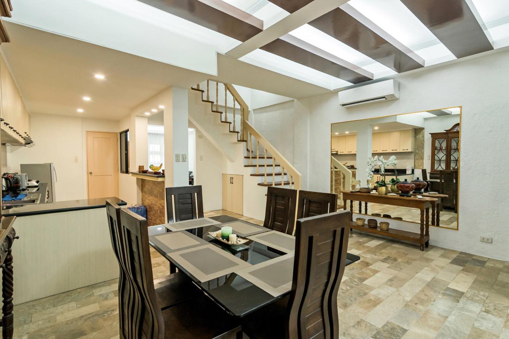 Modern 4br House With Billiards,ktv,wifi,netflix-10mins From Robinson Mall Holiday home