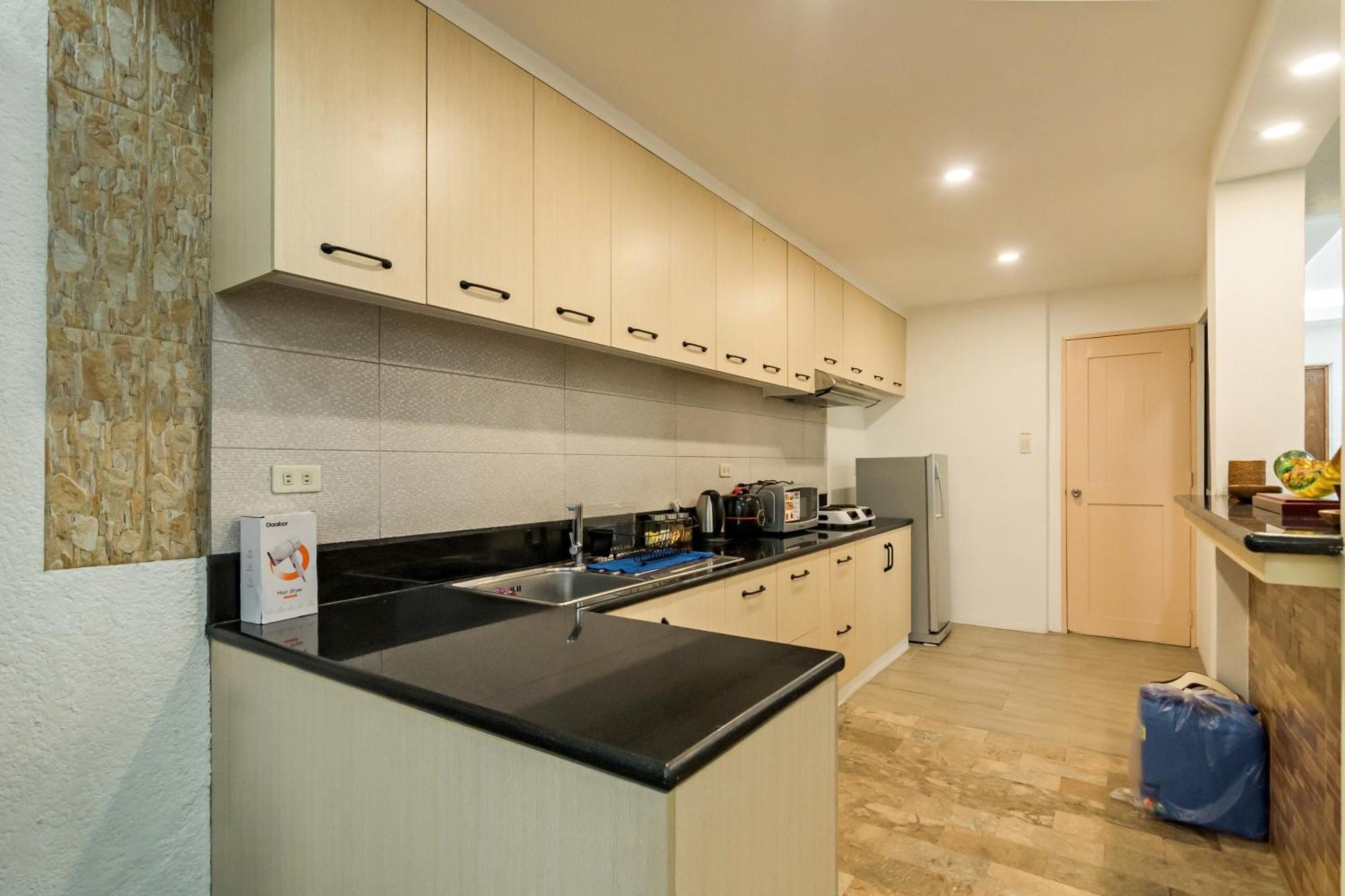 Modern 4br House With Billiards,ktv,wifi,netflix-10mins From Robinson Mall