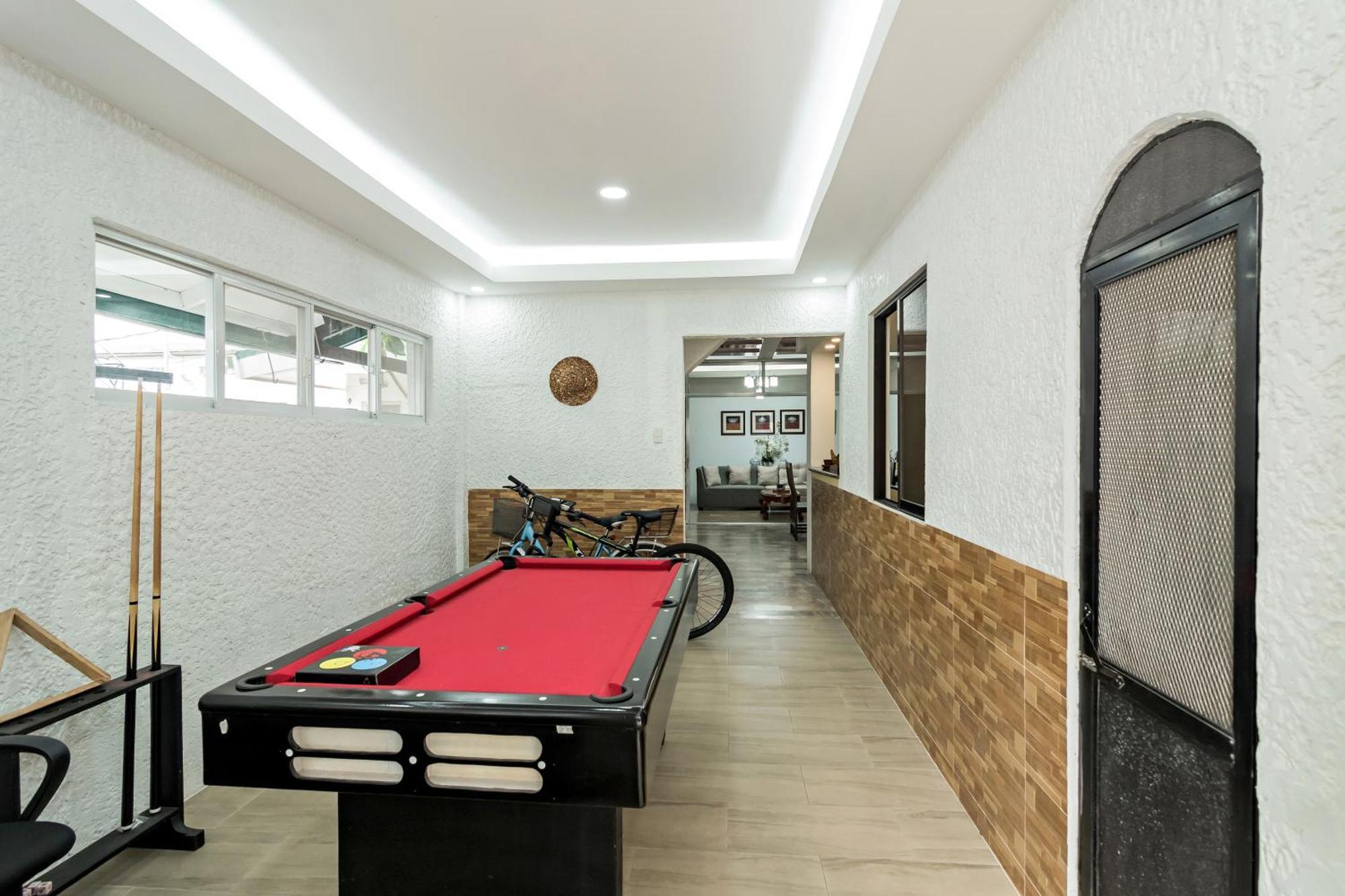 Holiday home Modern 4br House With Billiards,ktv,wifi,netflix-10mins From Robinson Mall Manila