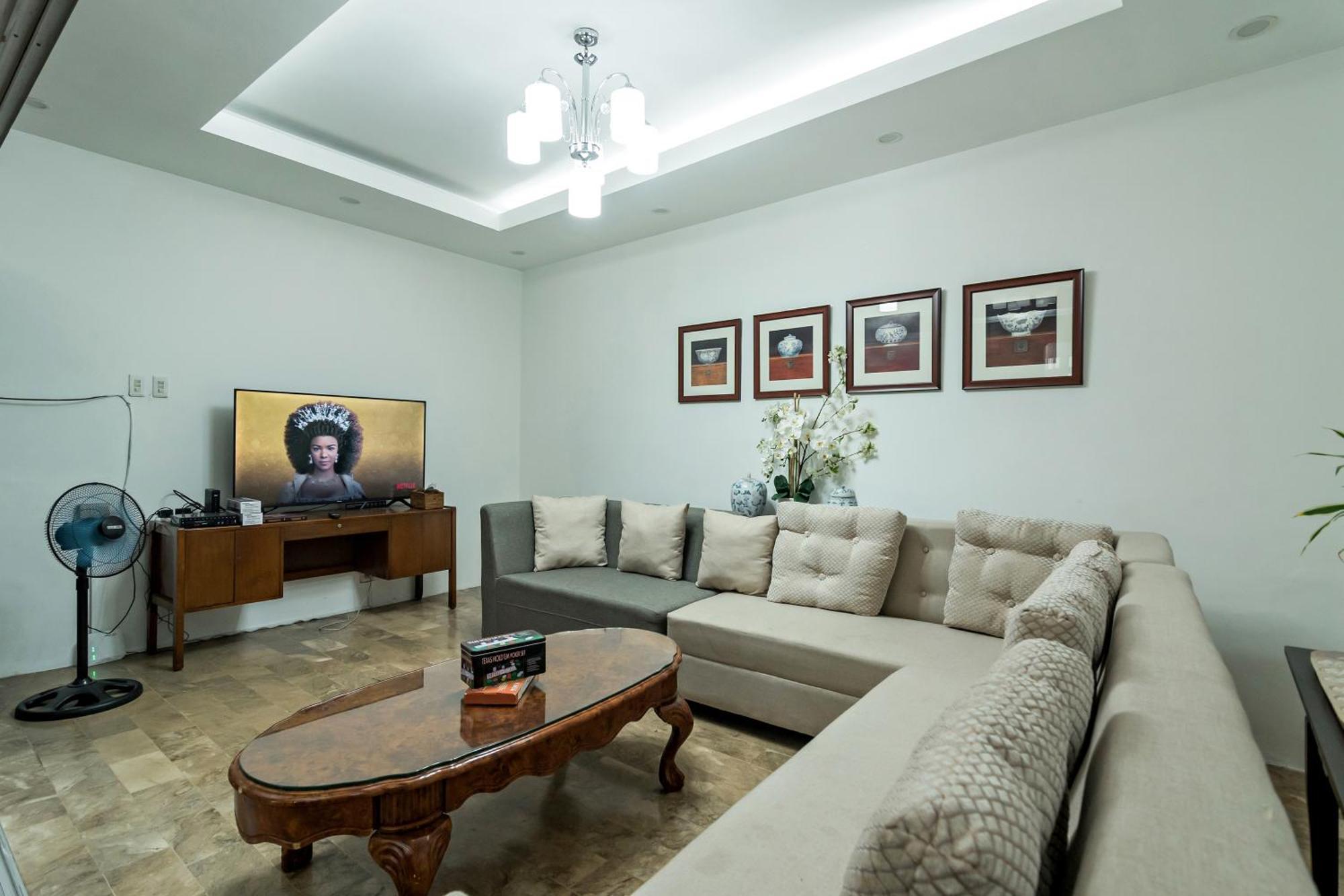 Modern 4br House With Billiards,ktv,wifi,netflix-10mins From Robinson Mall