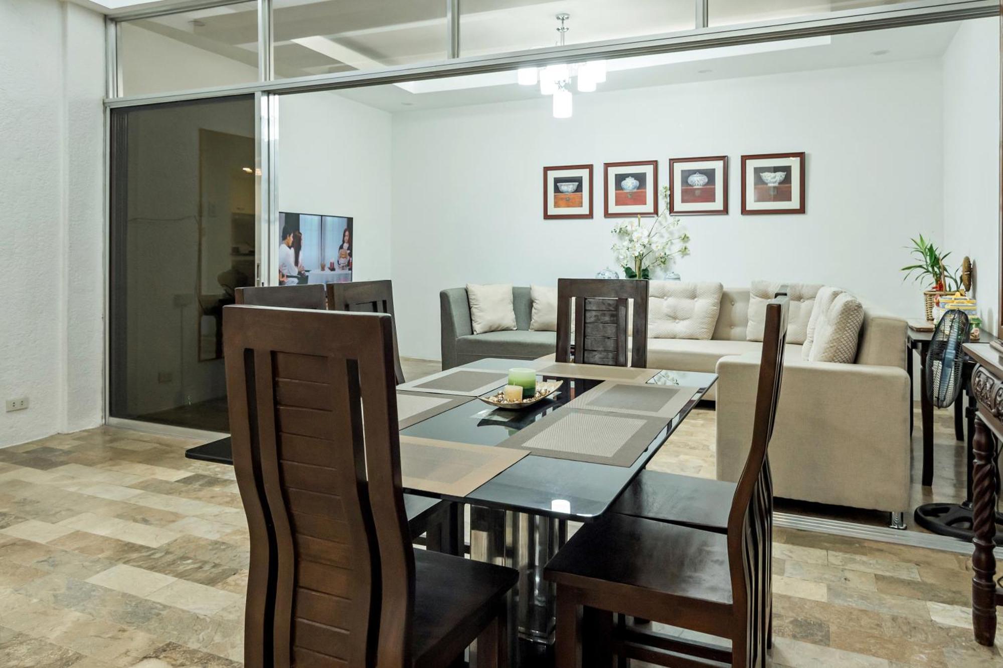 Holiday home Modern 4br House With Billiards,ktv,wifi,netflix-10mins From Robinson Mall Manila