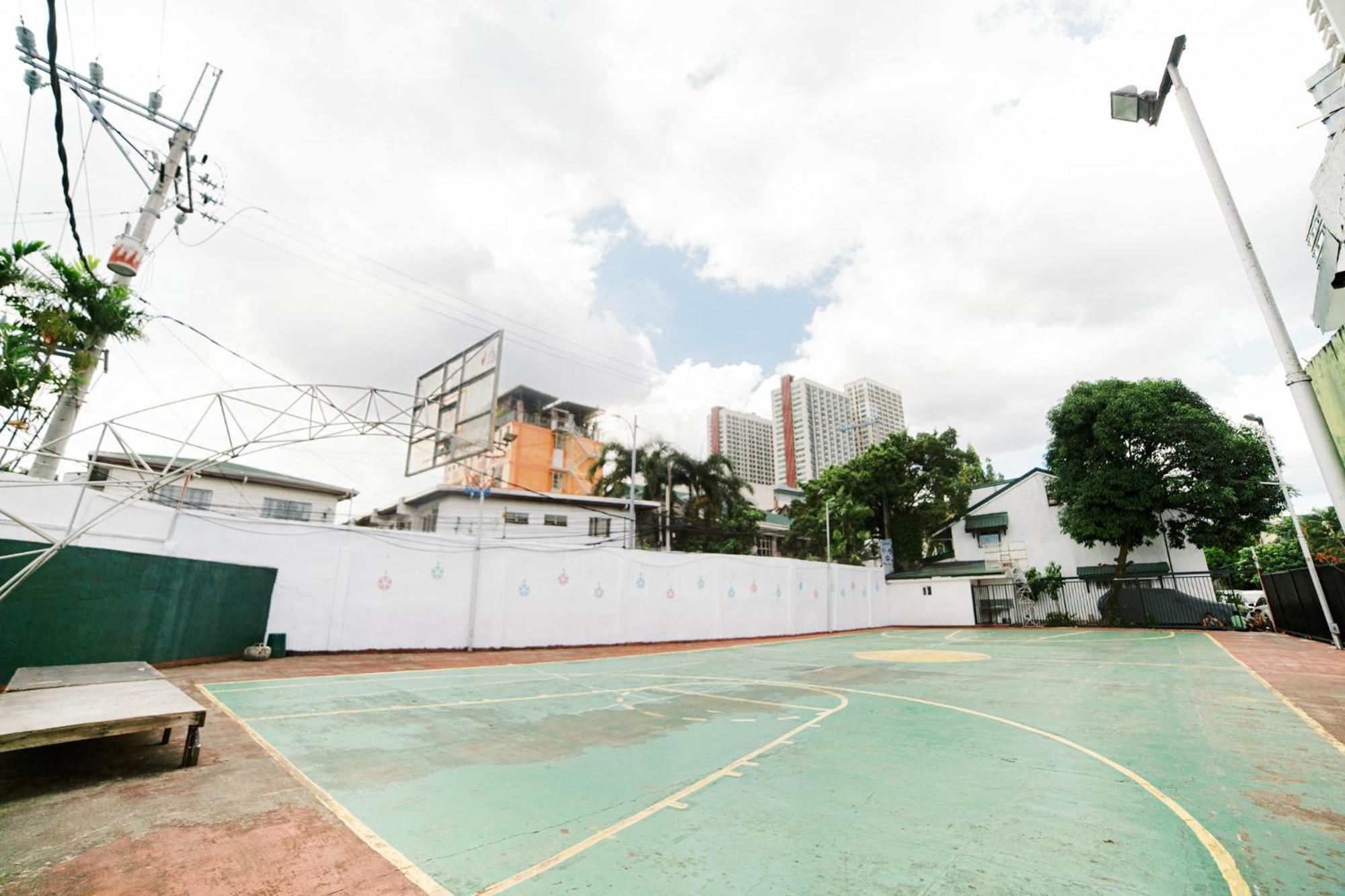 Modern 4br House With Billiards,ktv,wifi,netflix-10mins From Robinson Mall *
