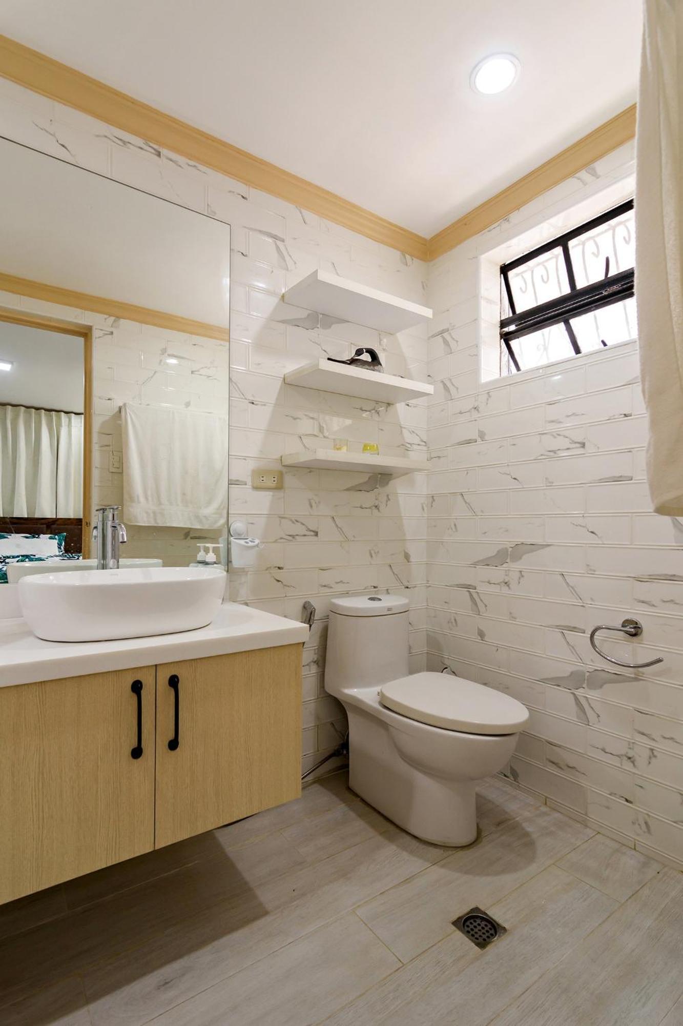 Modern 4br House With Billiards,ktv,wifi,netflix-10mins From Robinson Mall Holiday home Manila
