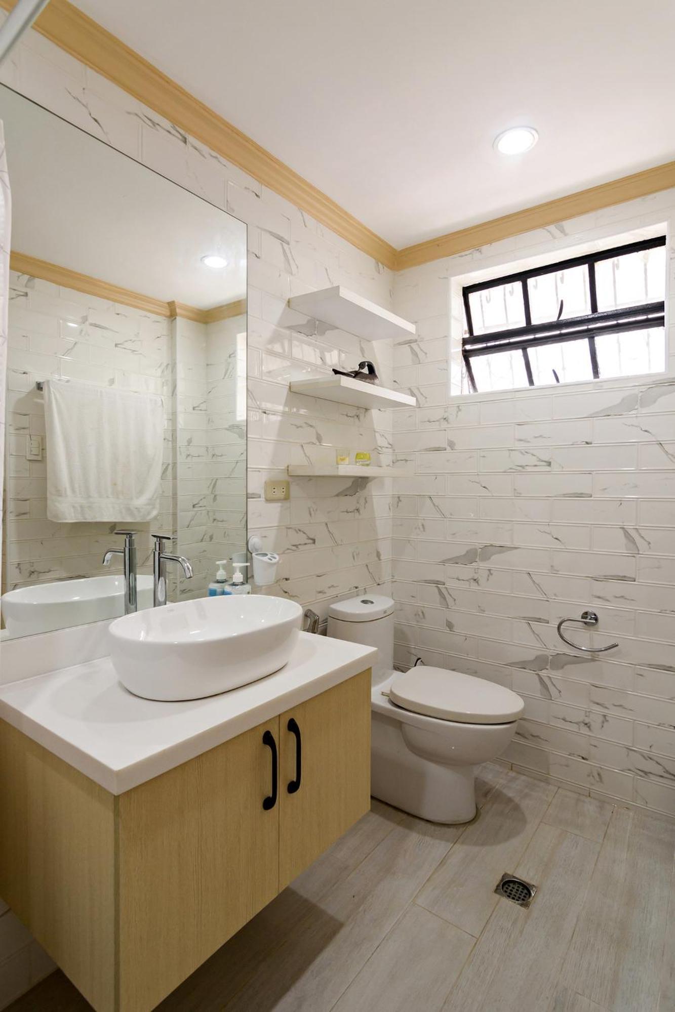 Holiday home Modern 4br House With Billiards,ktv,wifi,netflix-10mins From Robinson Mall Manila