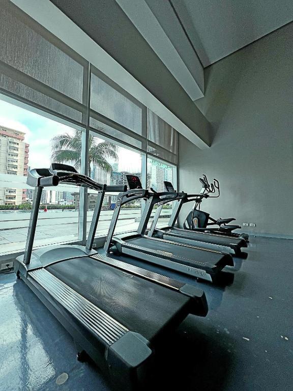 Huge 1br With Spacious Balcony *