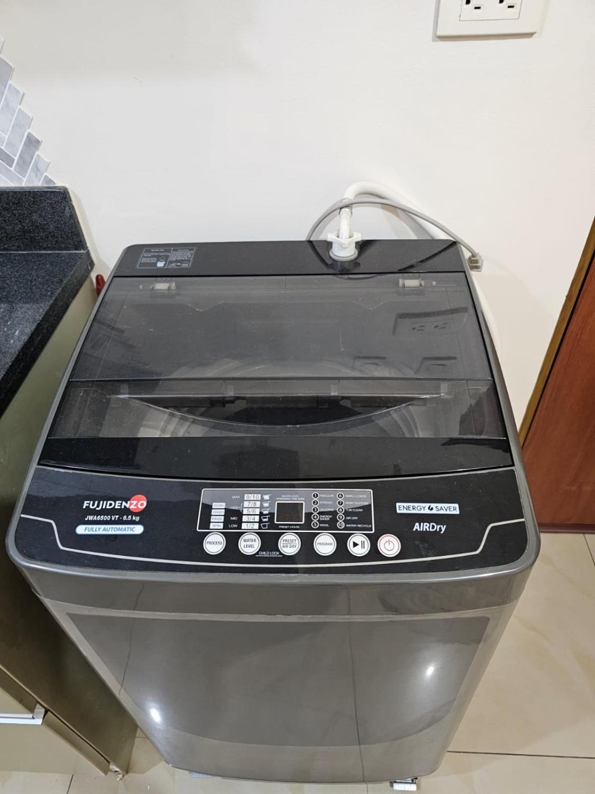 Apartment Huge 1br With Spacious Balcony *