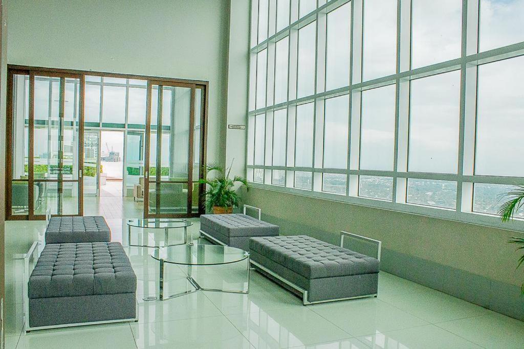 Huge 1br With Spacious Balcony Apartment *