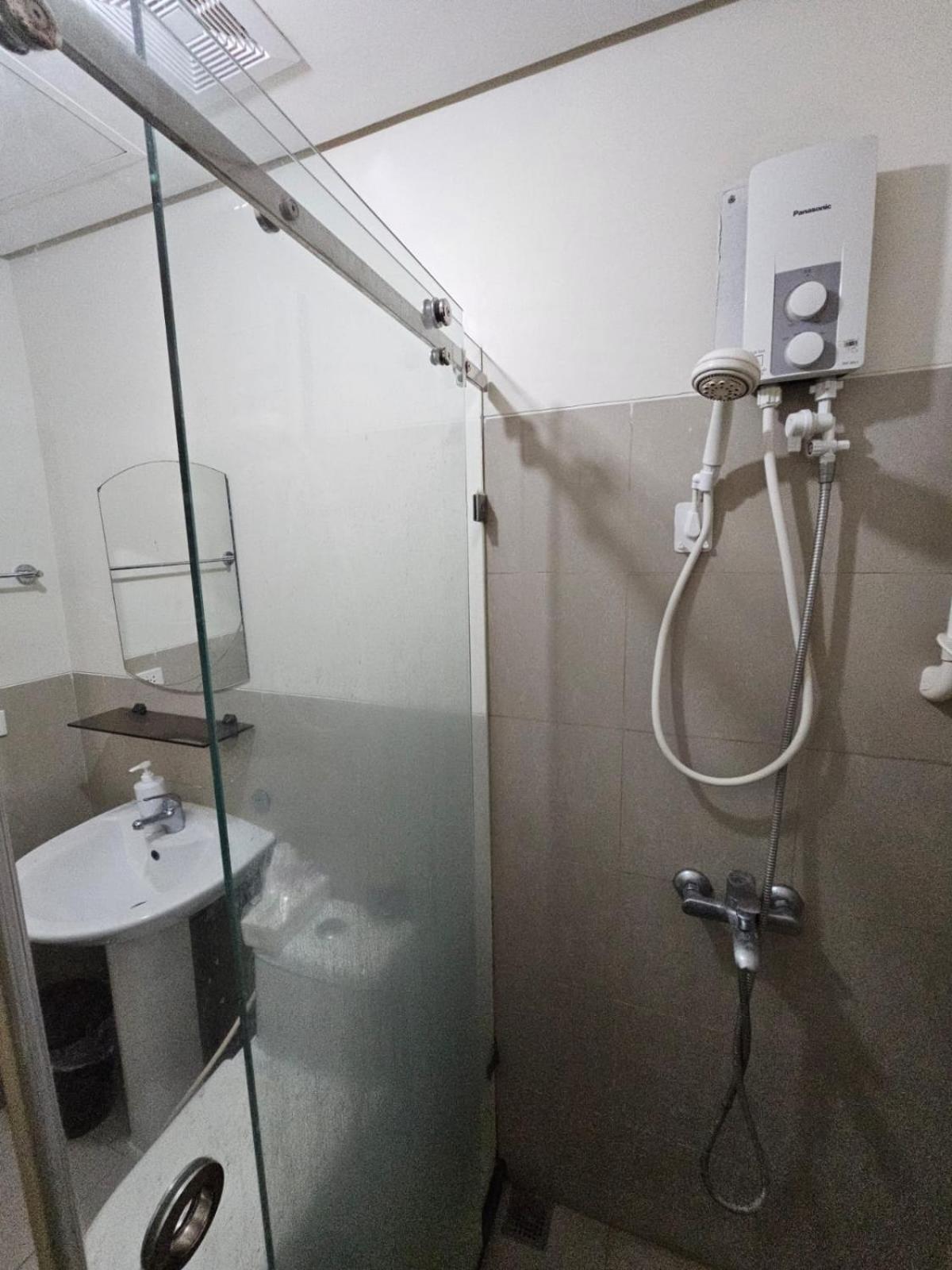 Apartment Huge 1br With Spacious Balcony *