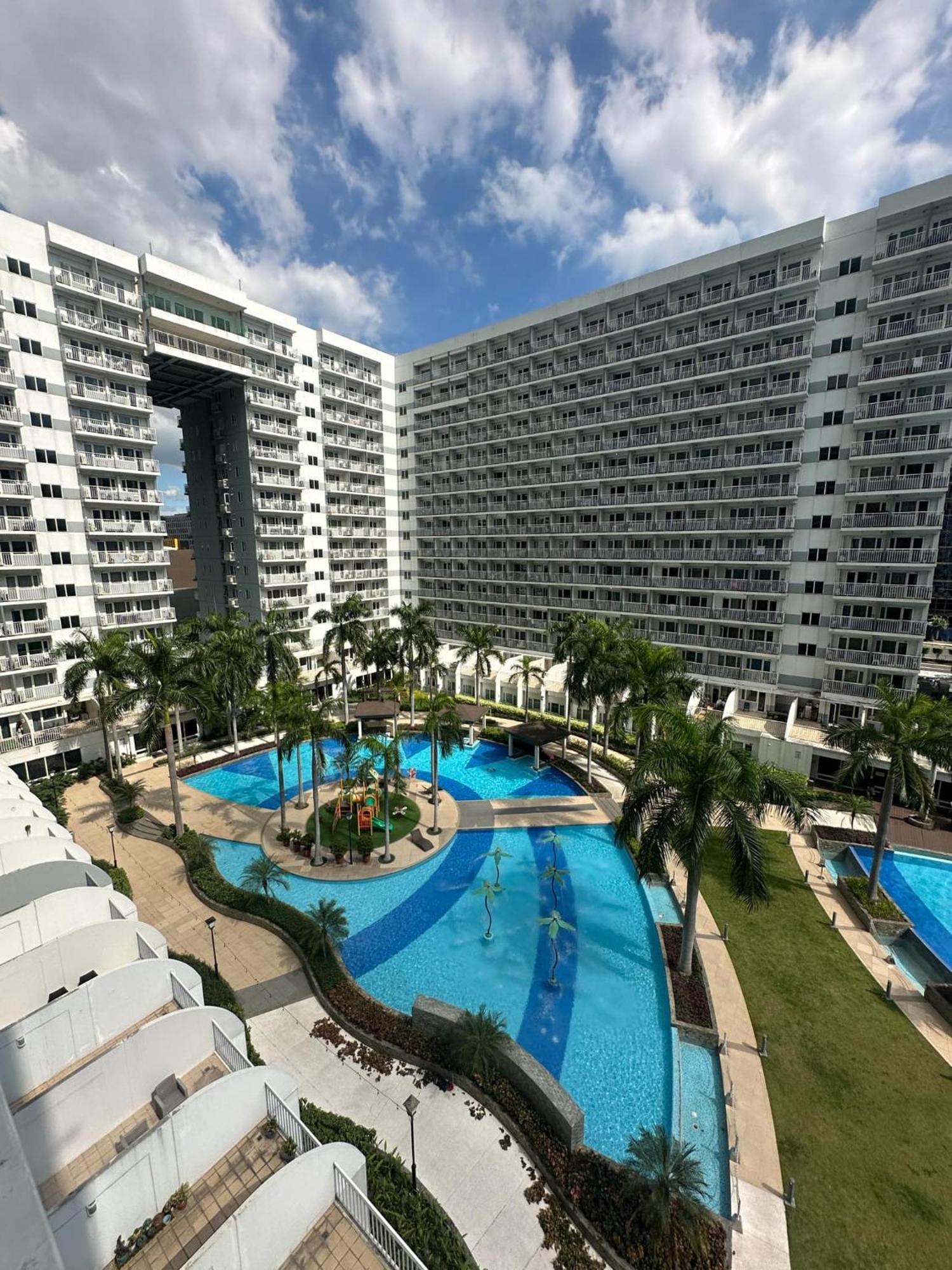 Shell Residences Pool View *