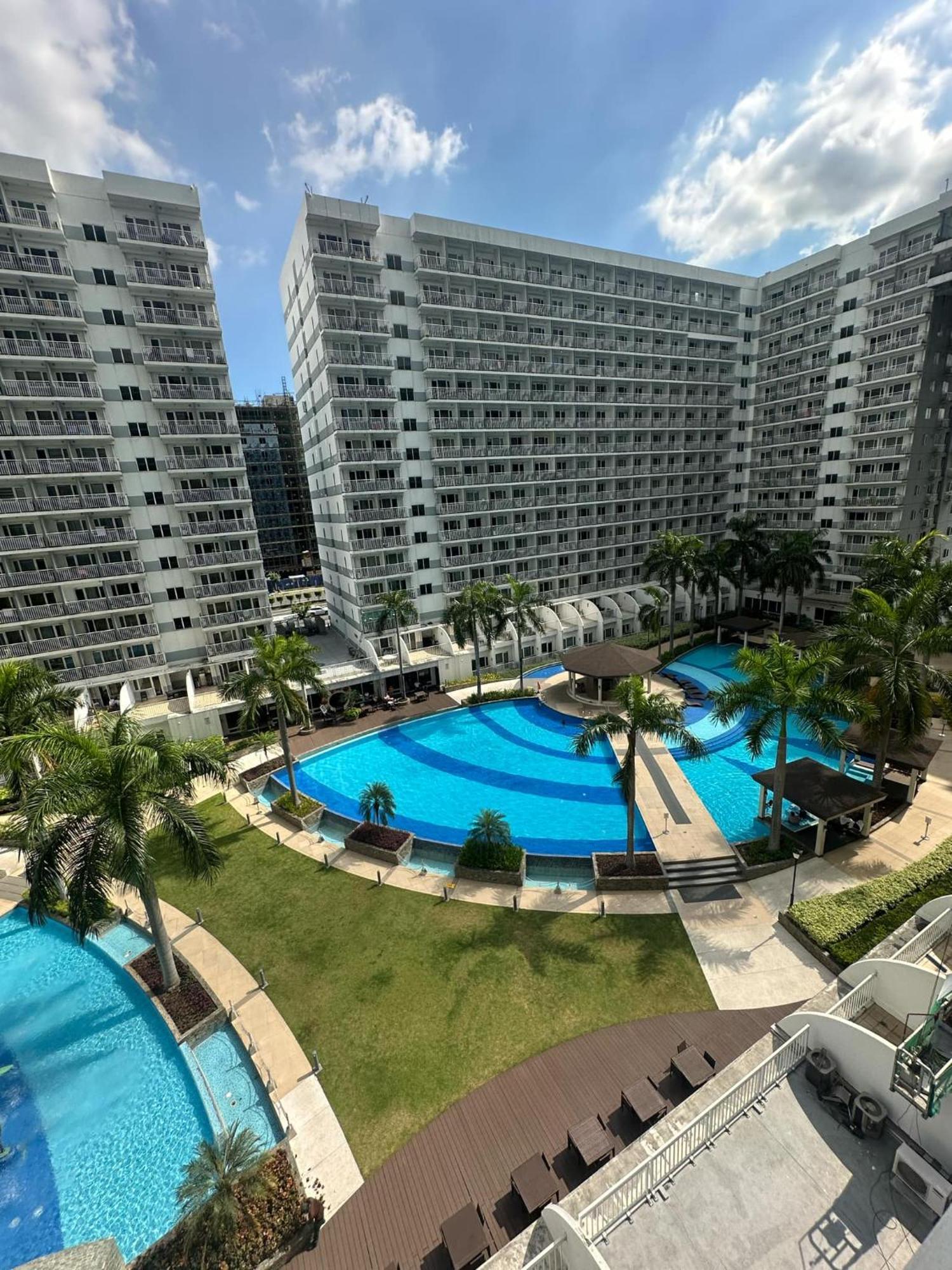 Shell Residences Pool View Apartment