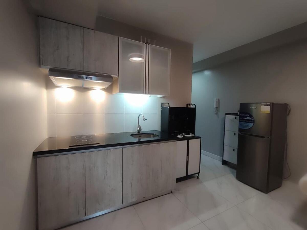 Staycation With Balcony And River View Apartment Manila