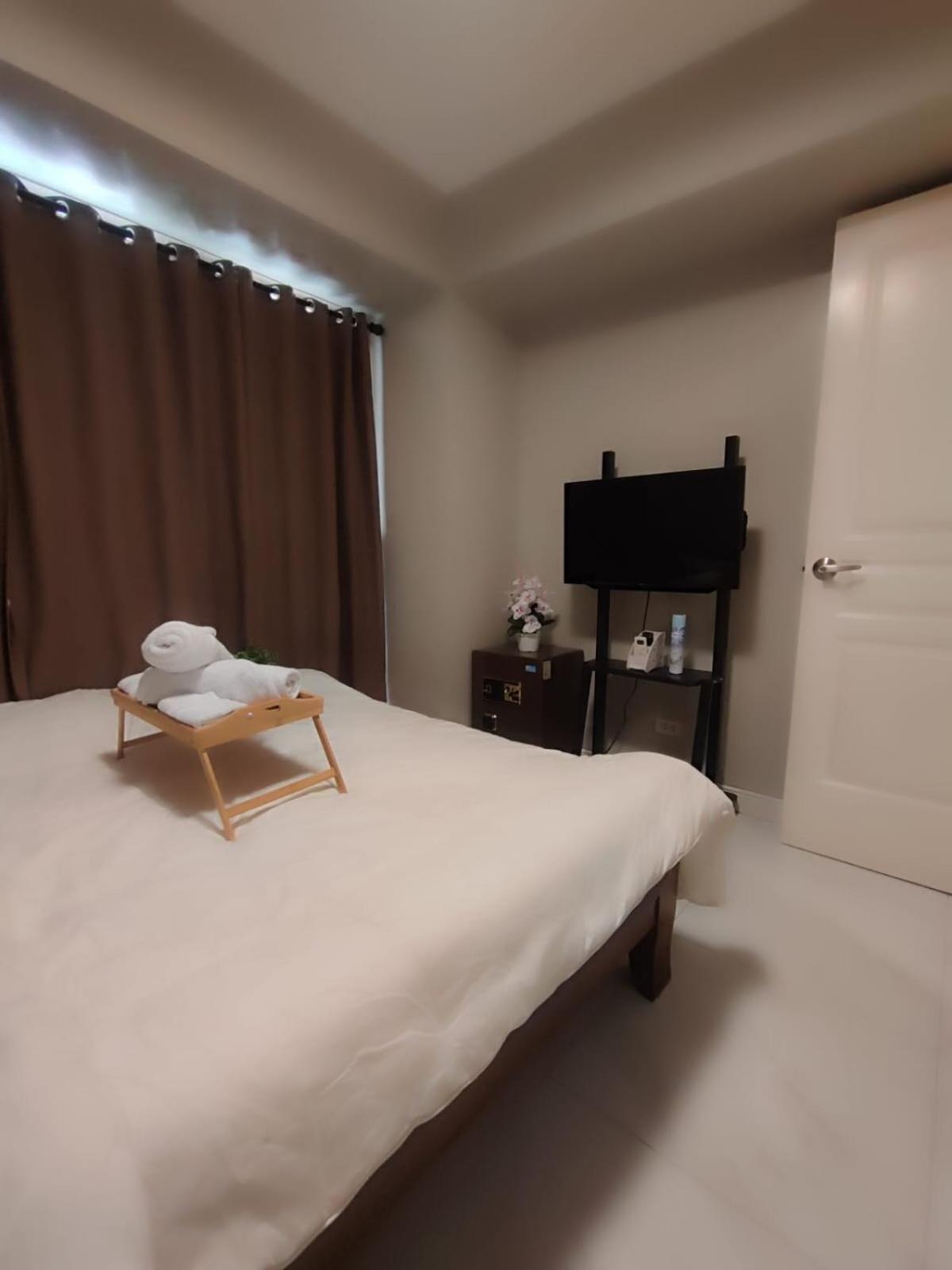 Apartment Staycation With Balcony And River View