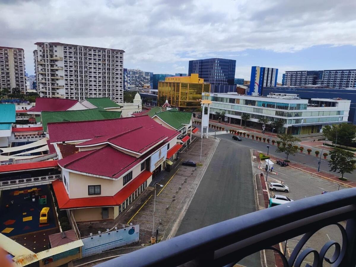 Staycation With Balcony And River View Apartment Manila