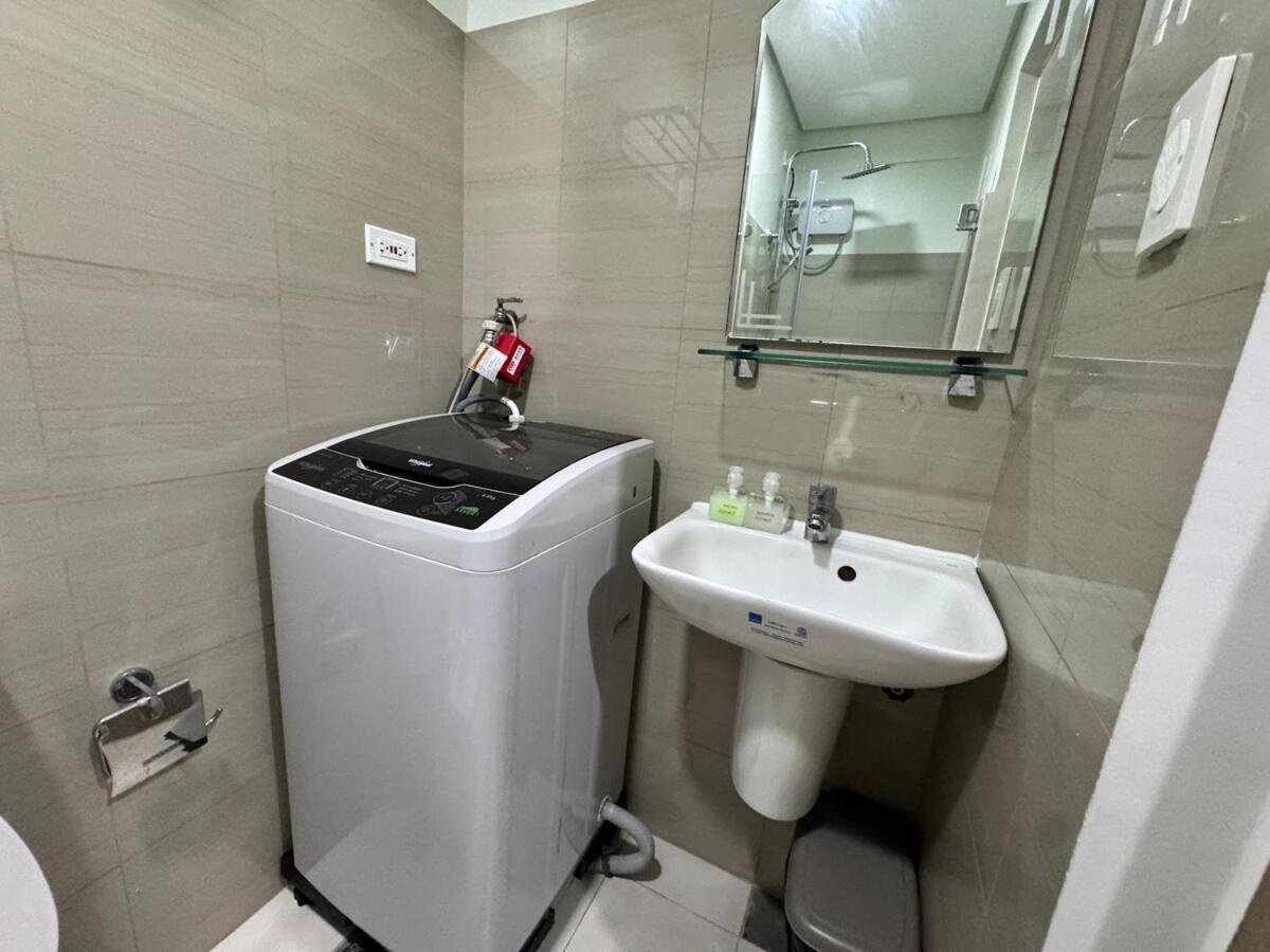Shore 2 Residences 1925 Walk Away From Sm Mall Of Asia, Ikea, Smx And Close To Ocean Park & Picc *
