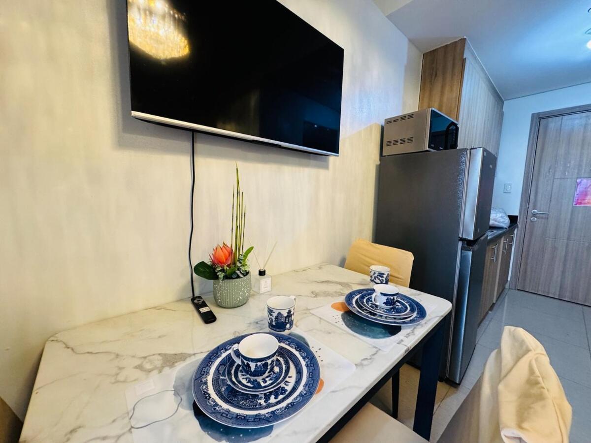 Shore 2 Residences 1925 Walk Away From Sm Mall Of Asia, Ikea, Smx And Close To Ocean Park & Picc *