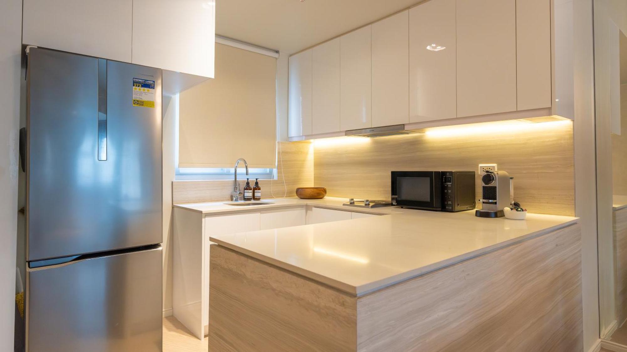 Cozy Flat At Makati S Coolest St *