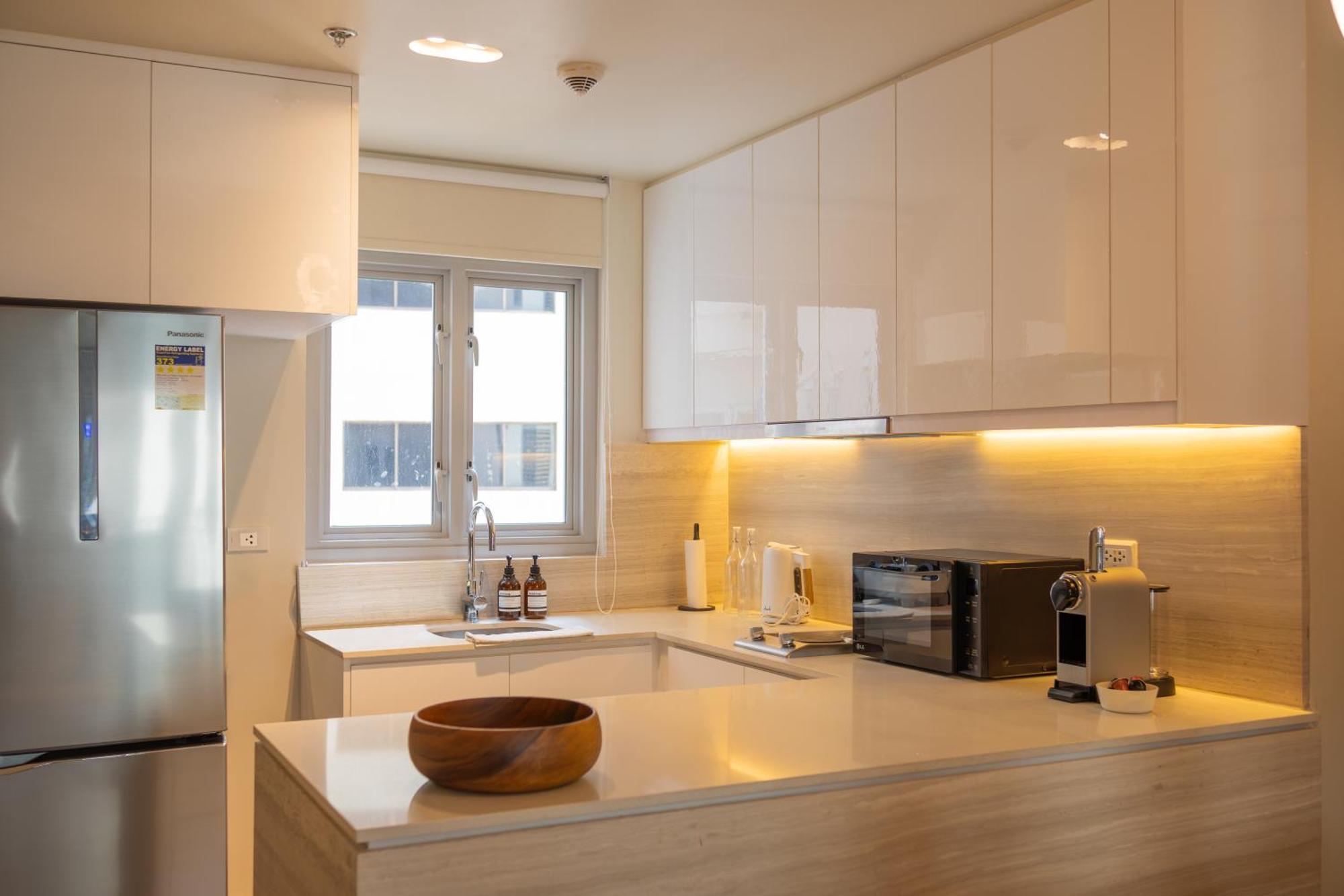 Cozy Flat At Makati S Coolest St *